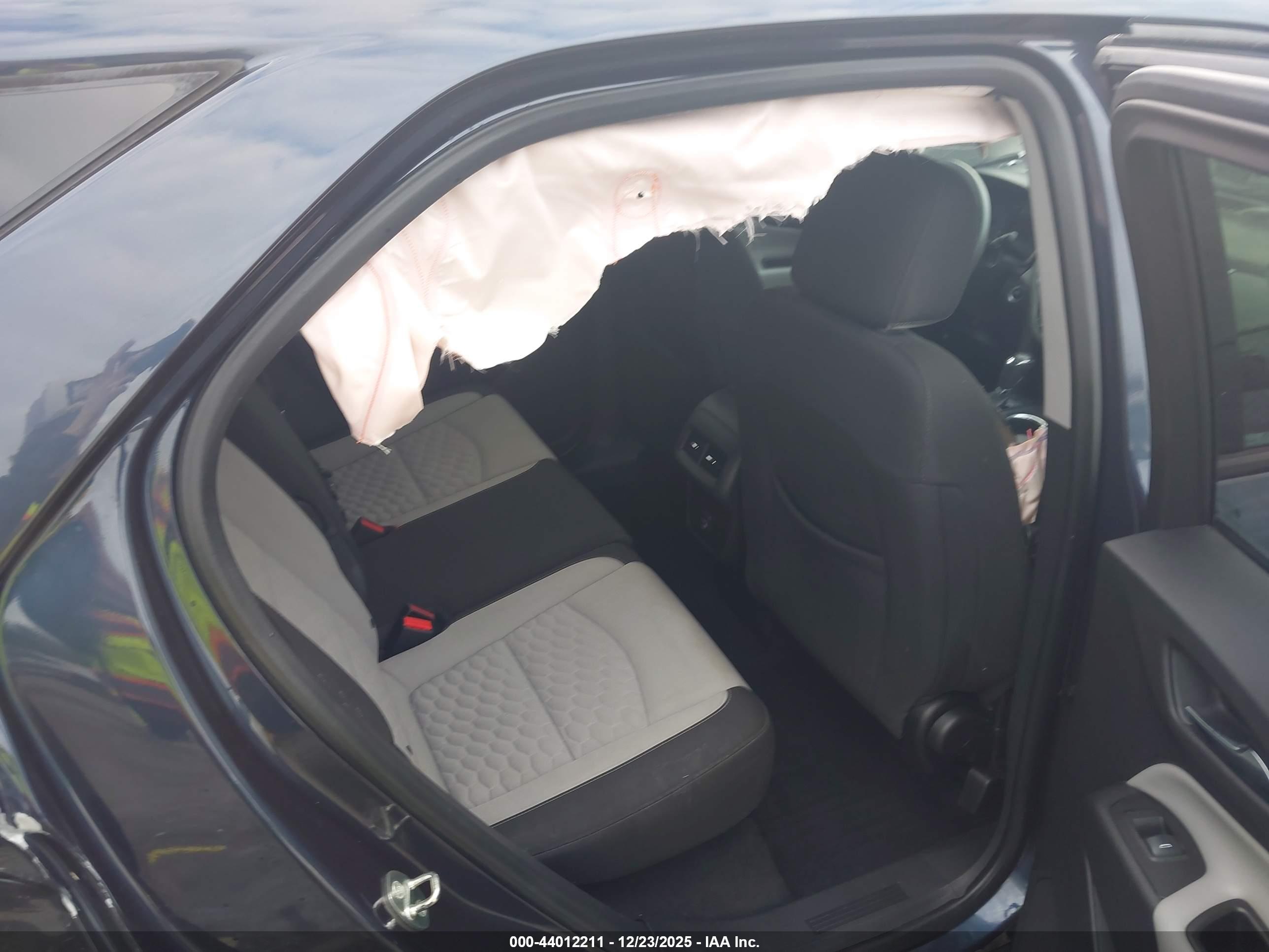 CHEVROLET EQUINOX image 8