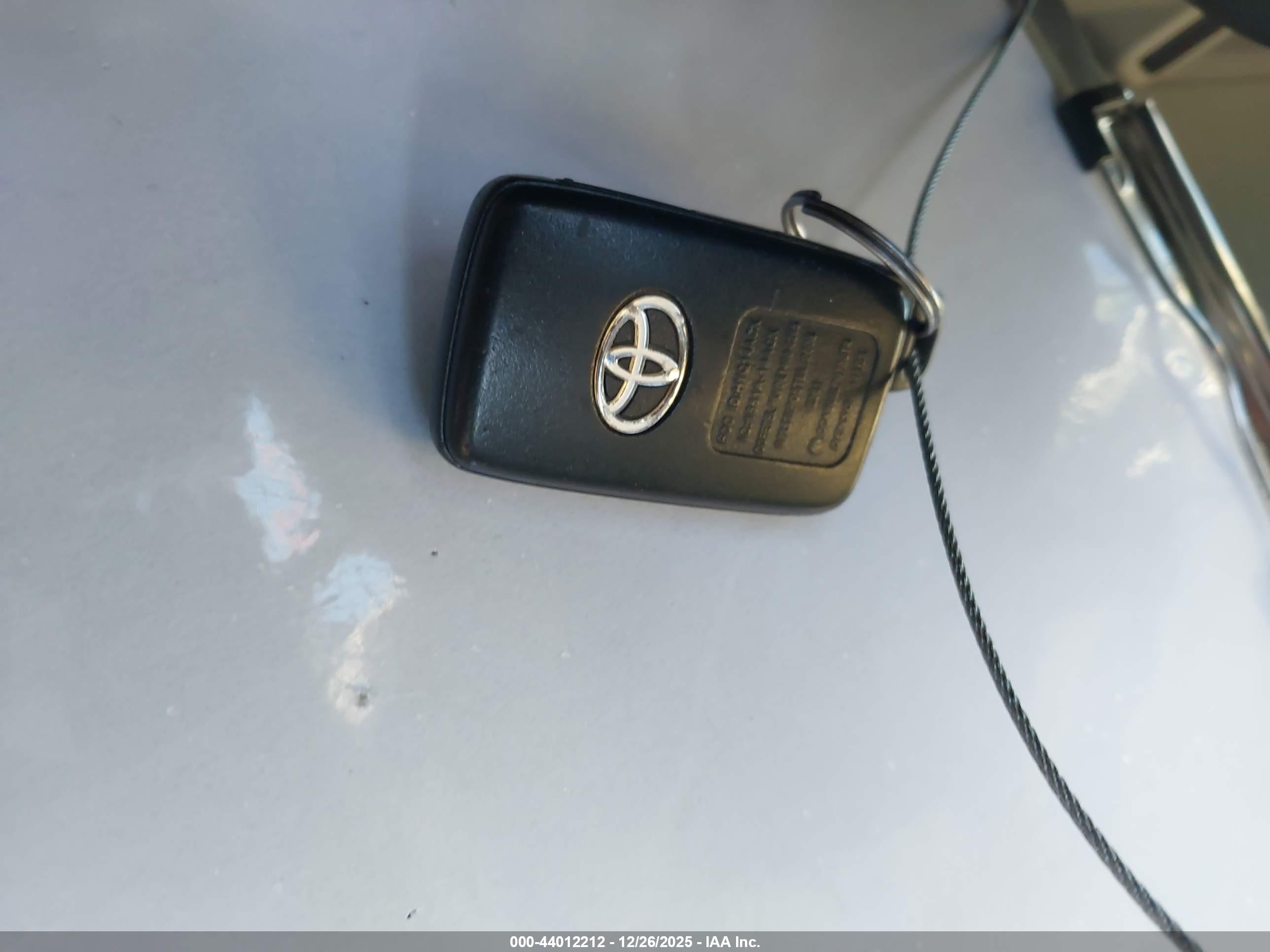 TOYOTA PRIUS image 11