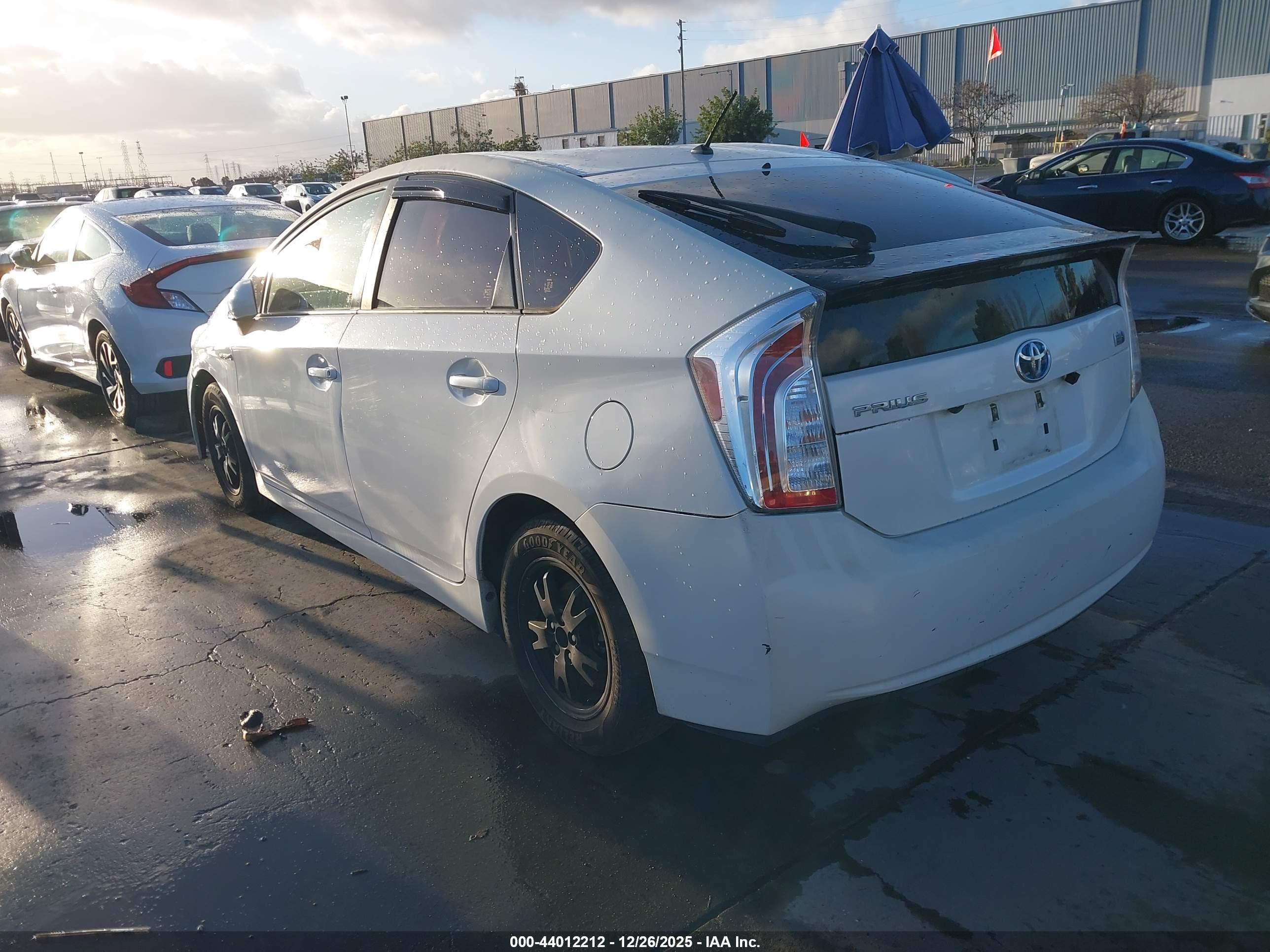 TOYOTA PRIUS image 3