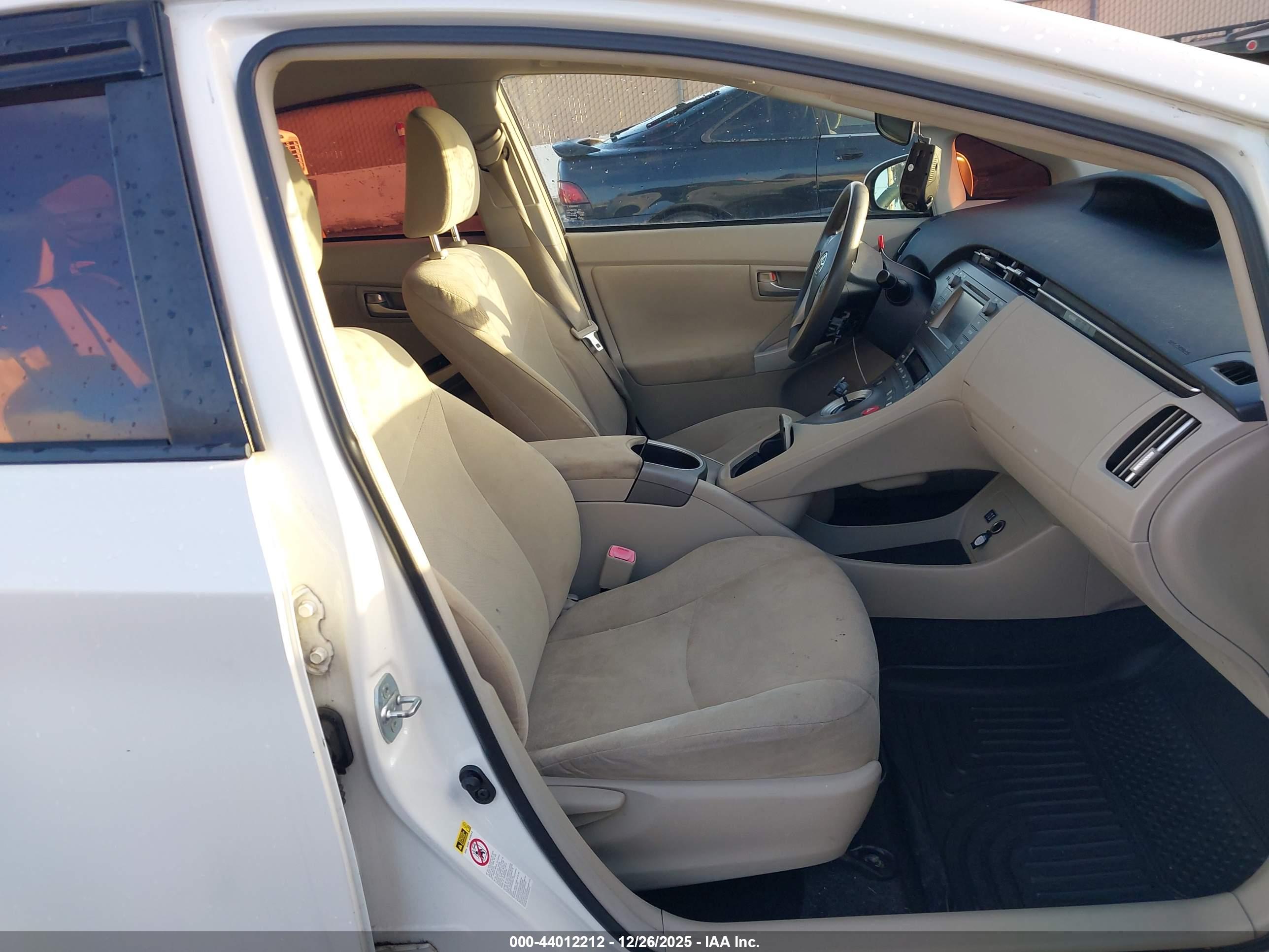TOYOTA PRIUS image 5
