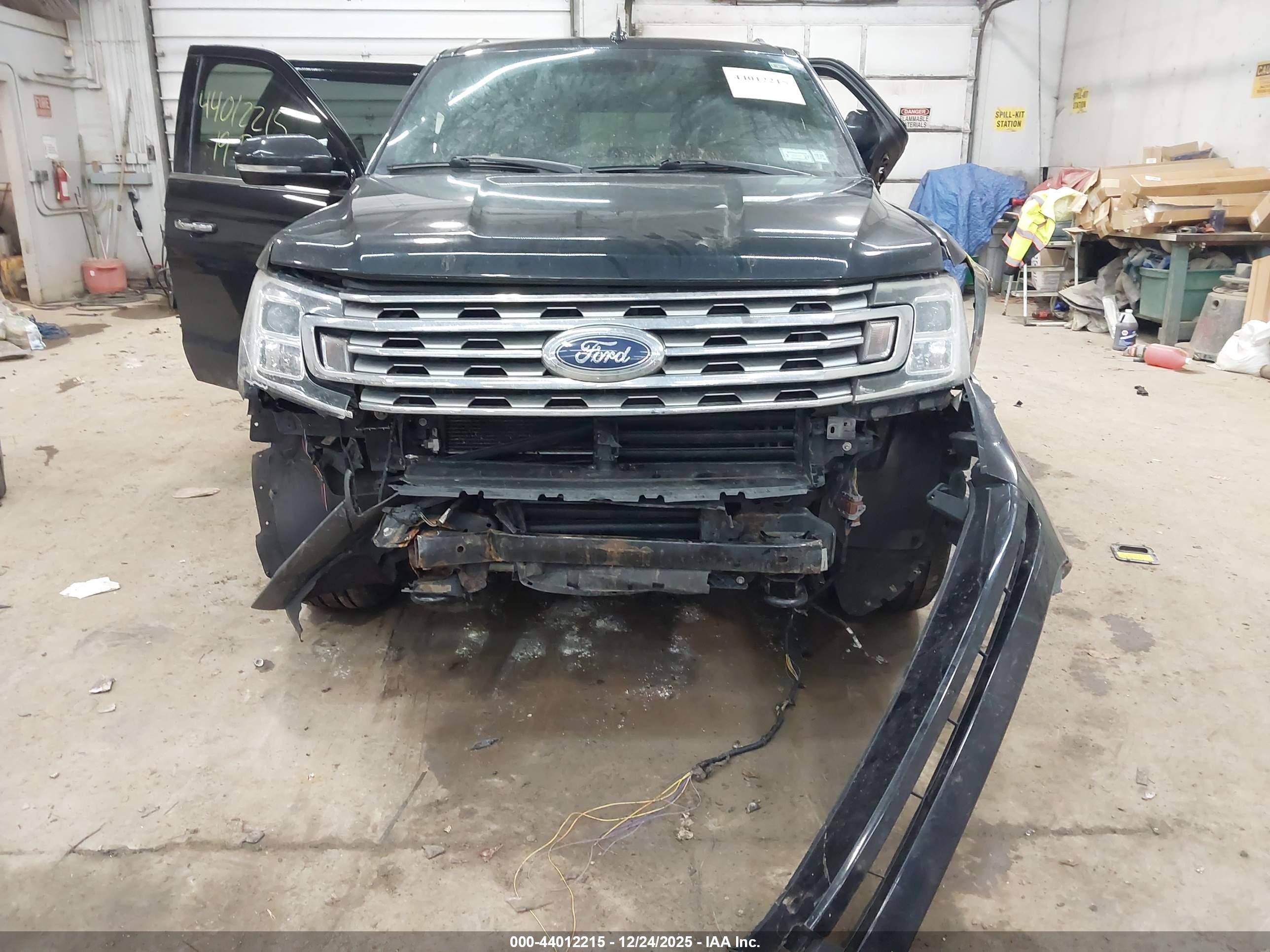 FORD EXPEDITION image 6