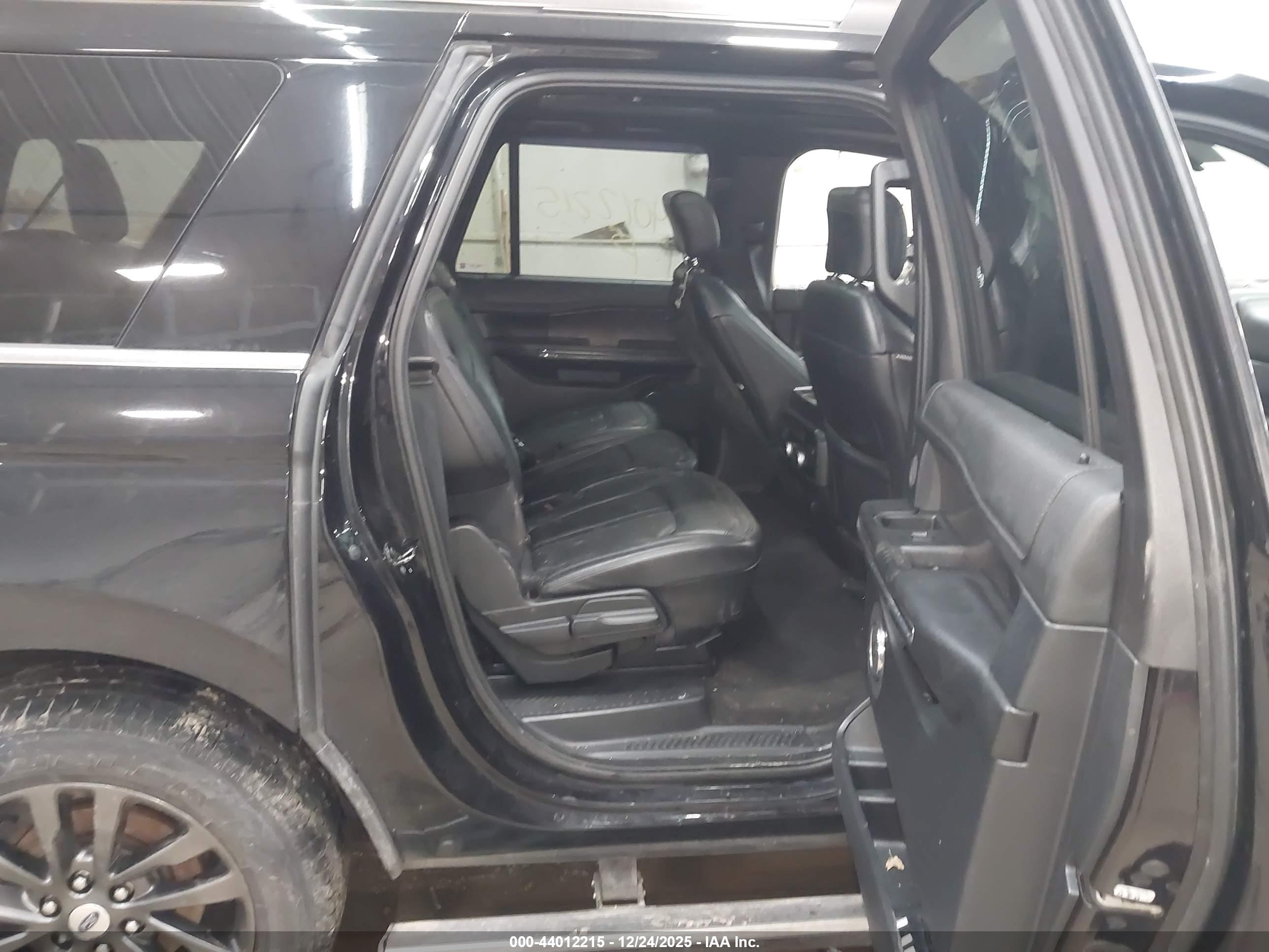 FORD EXPEDITION image 8