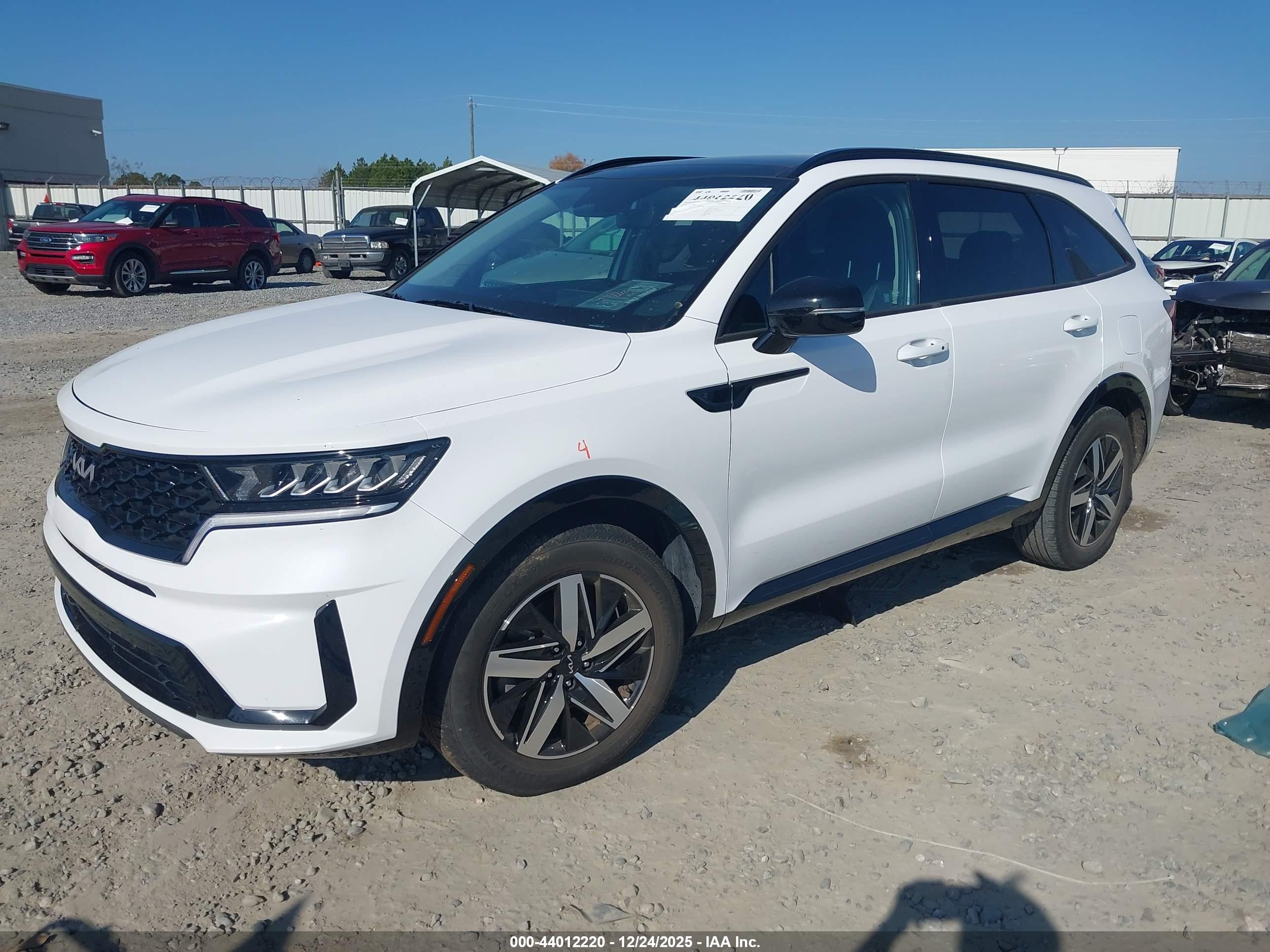 KIA SORENTO image 2