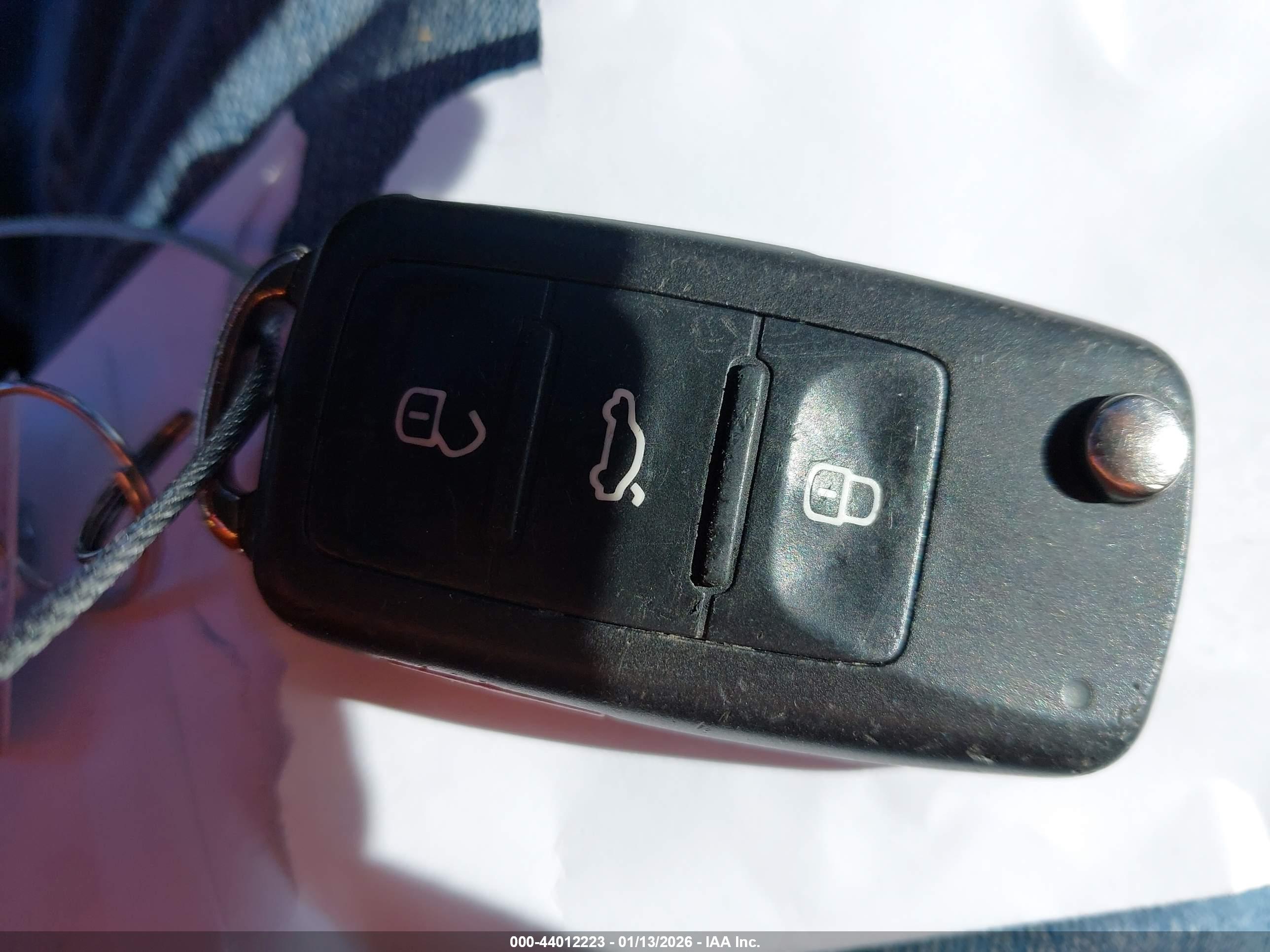 VOLKSWAGEN BEETLE image 11