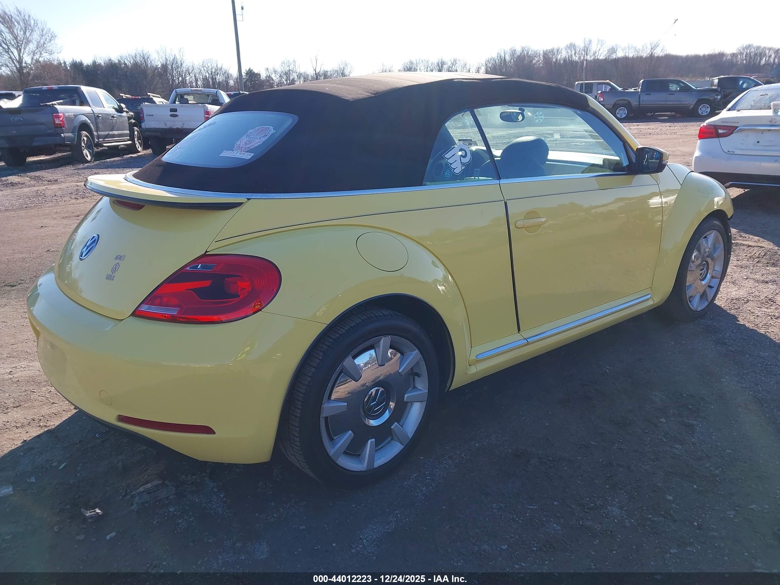 VOLKSWAGEN BEETLE image 4