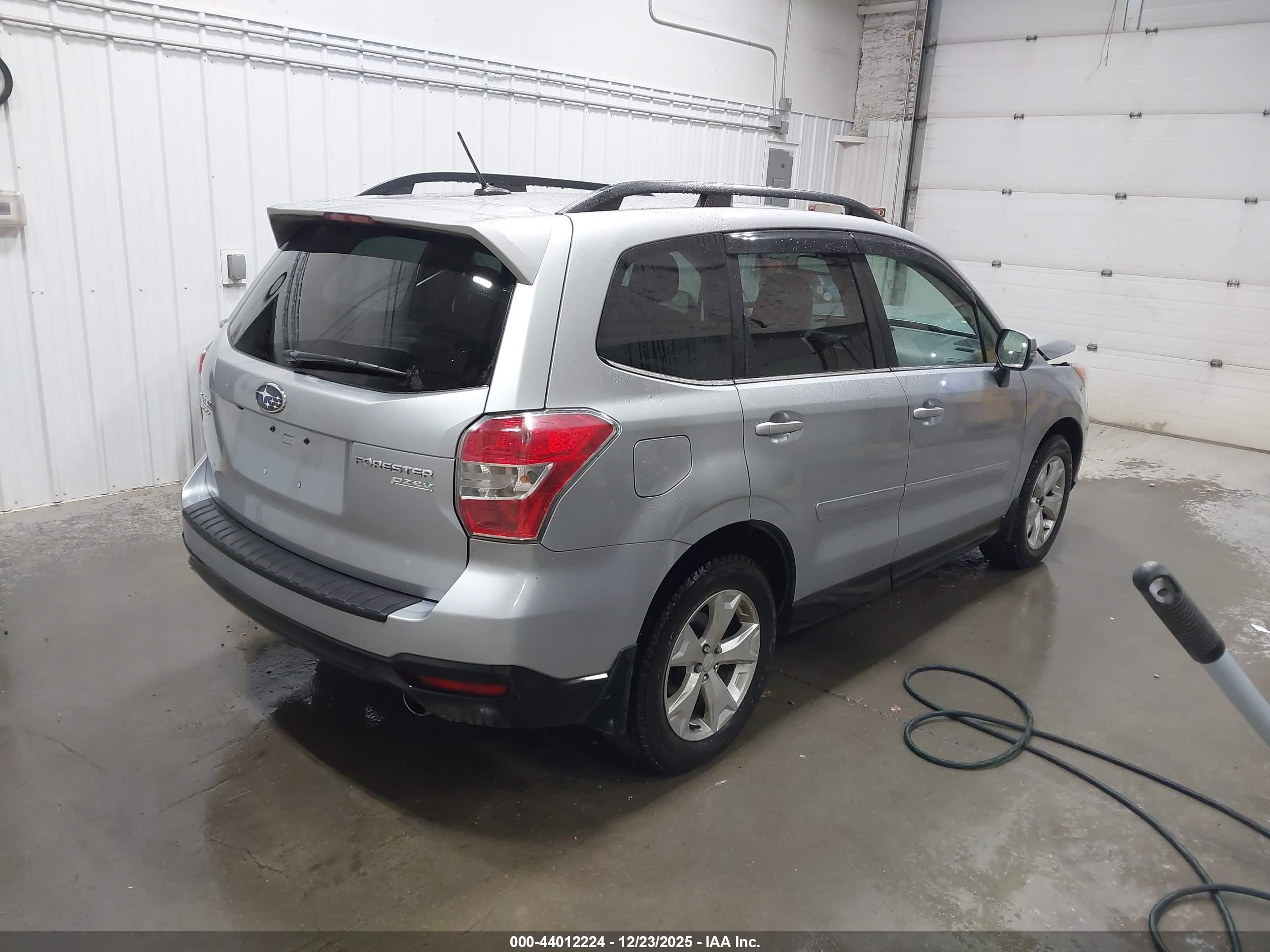 SUBARU FORESTER image 4