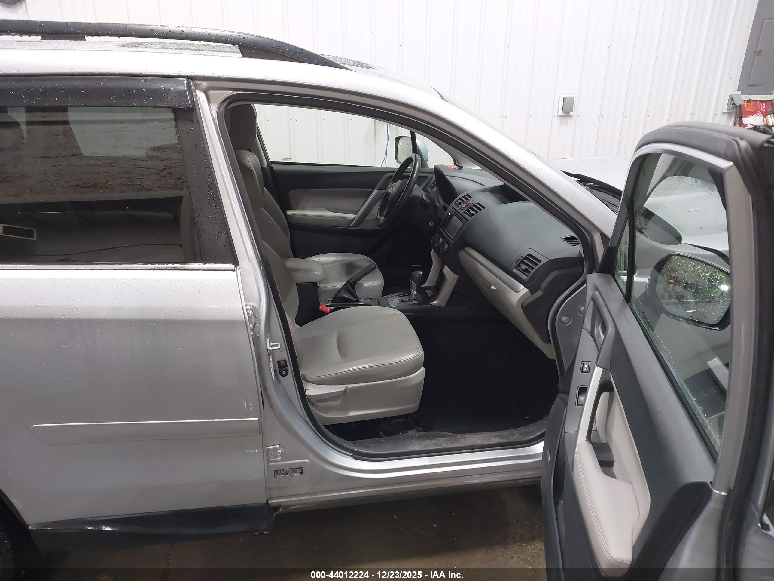 SUBARU FORESTER image 5