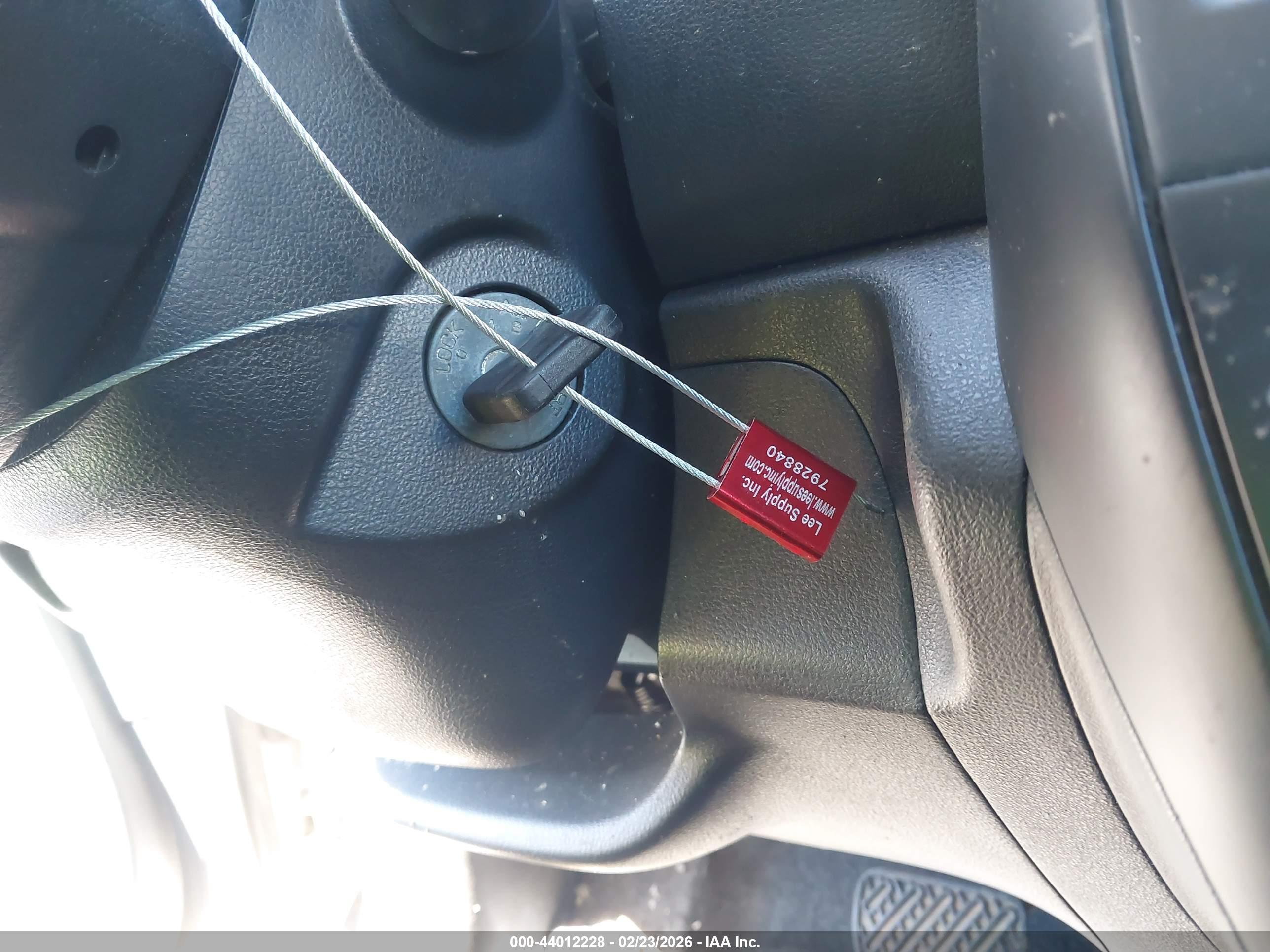 NISSAN VERSA image 11