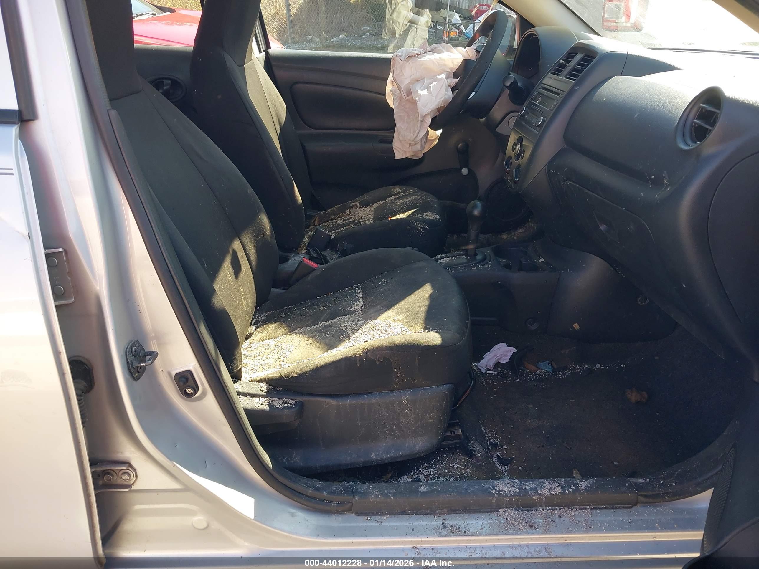 NISSAN VERSA image 5