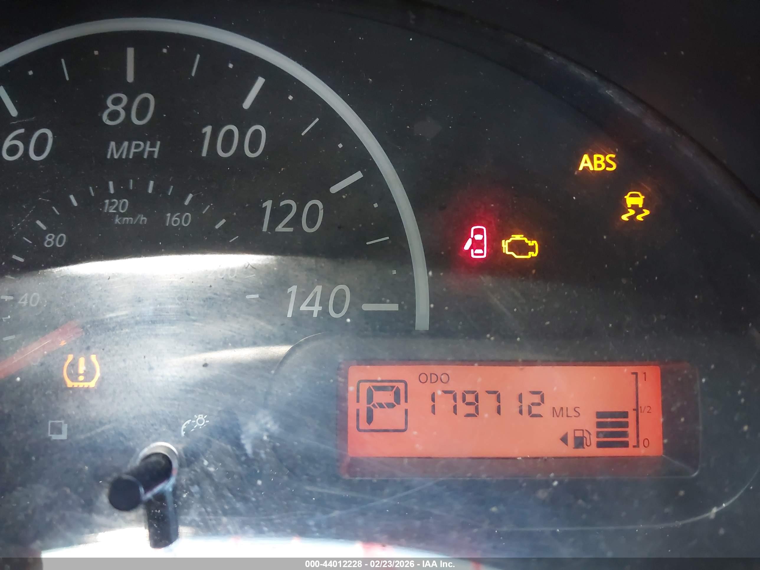 NISSAN VERSA image 7