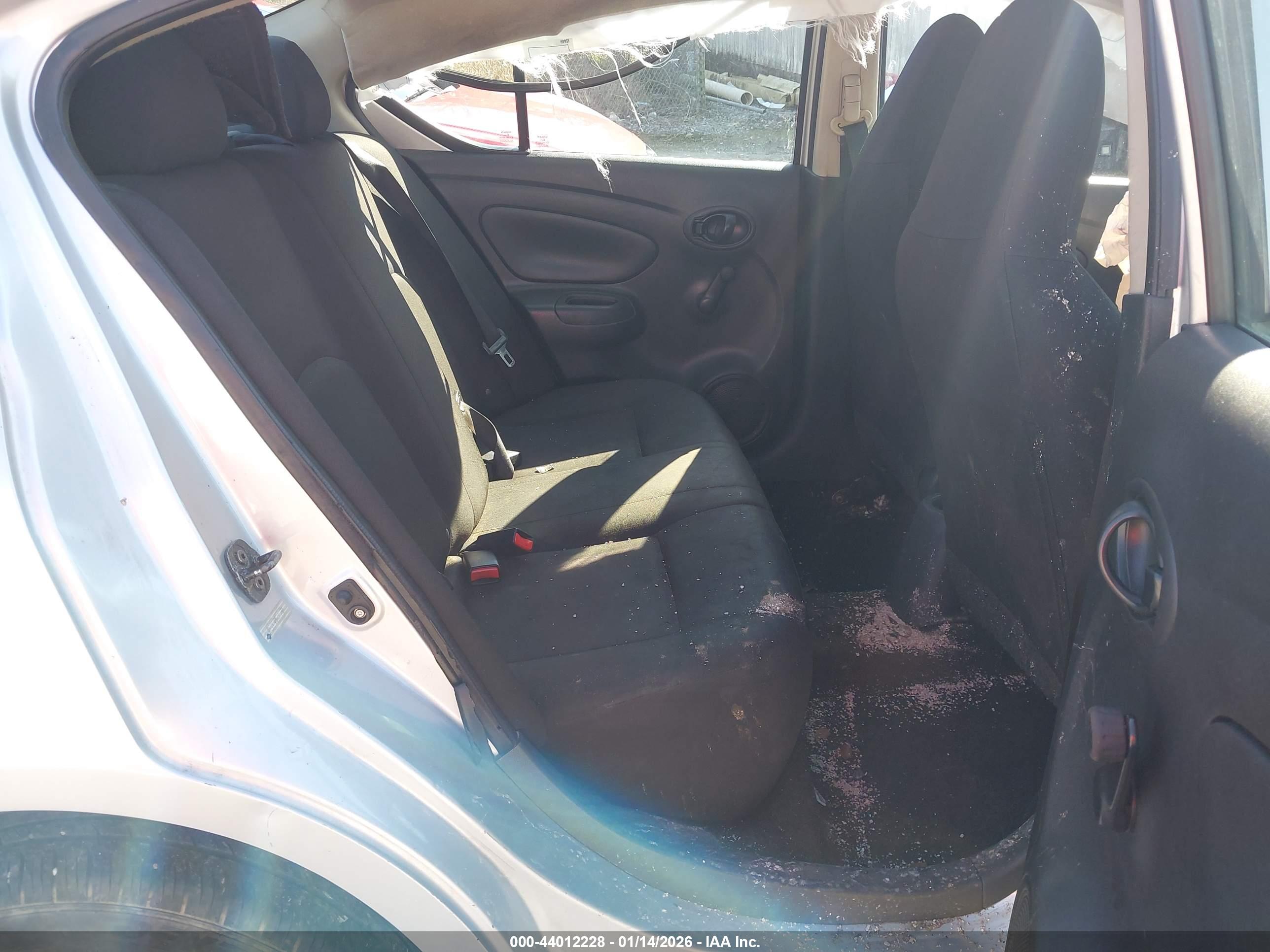 NISSAN VERSA image 8