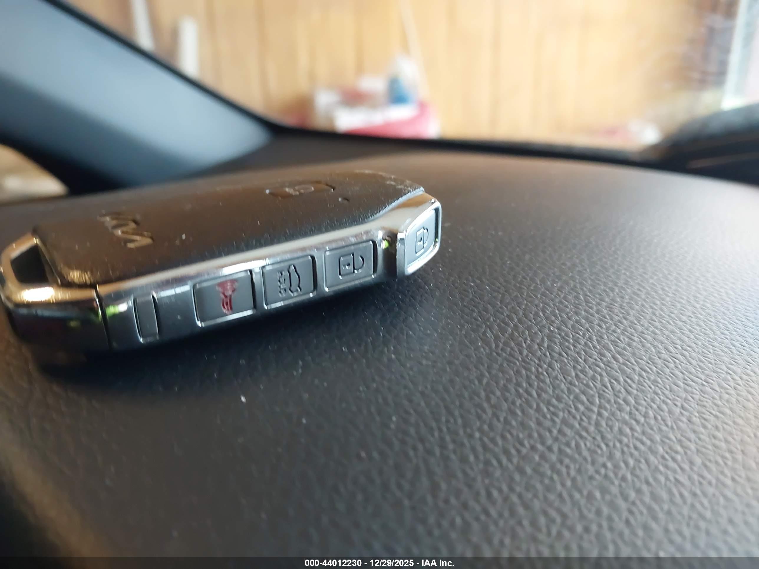 KIA K5 image 11