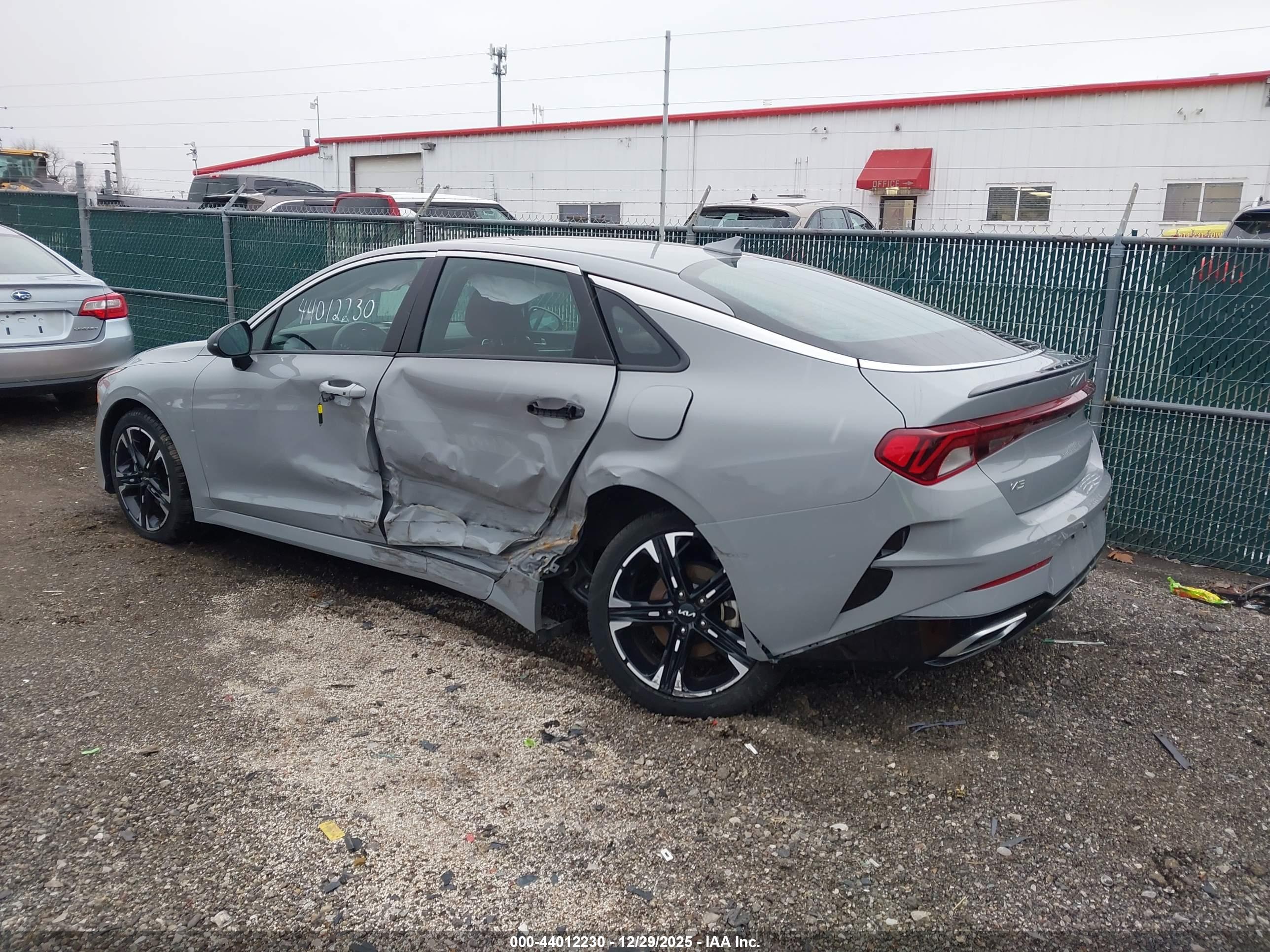 KIA K5 image 3