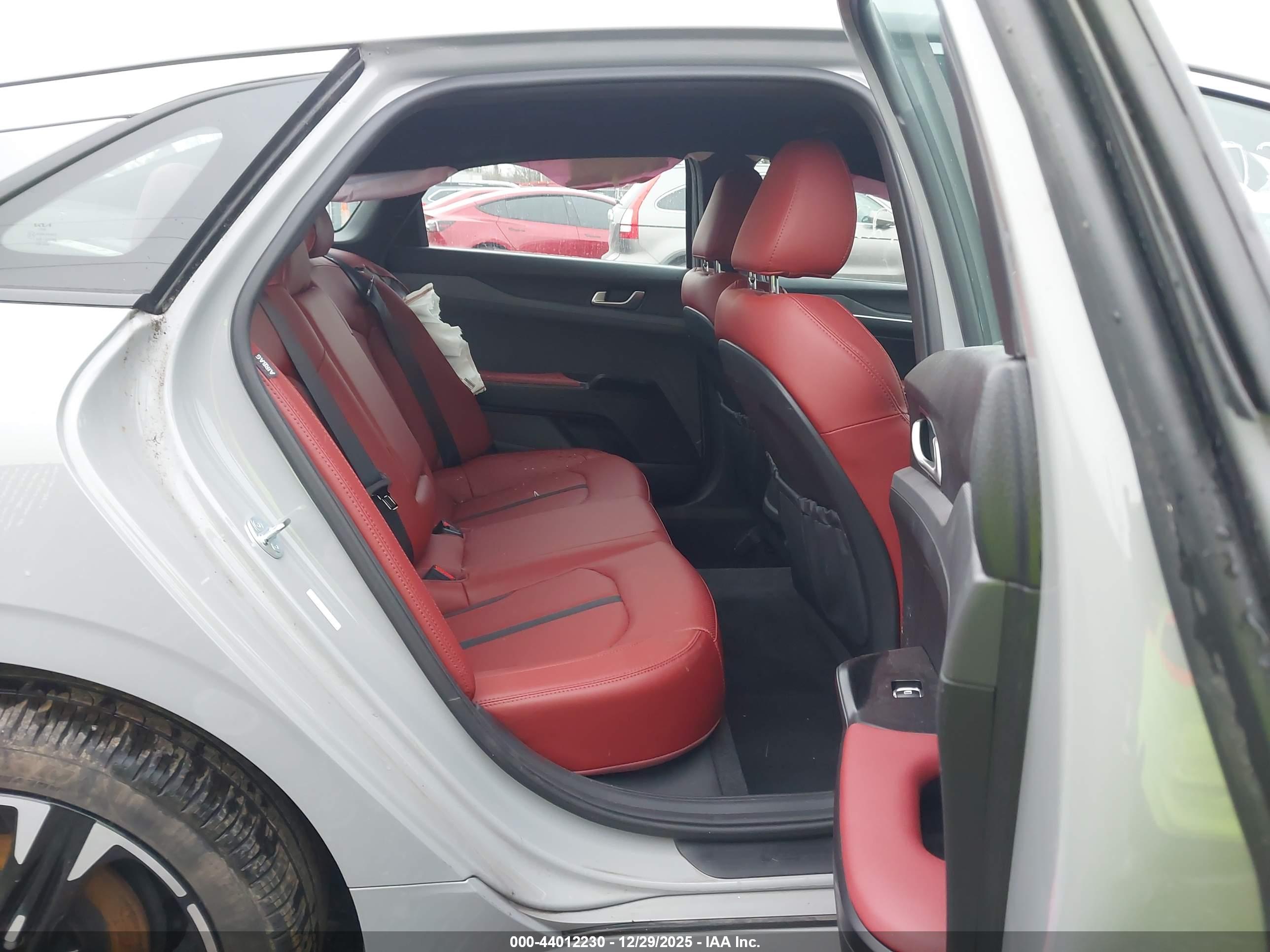KIA K5 image 8
