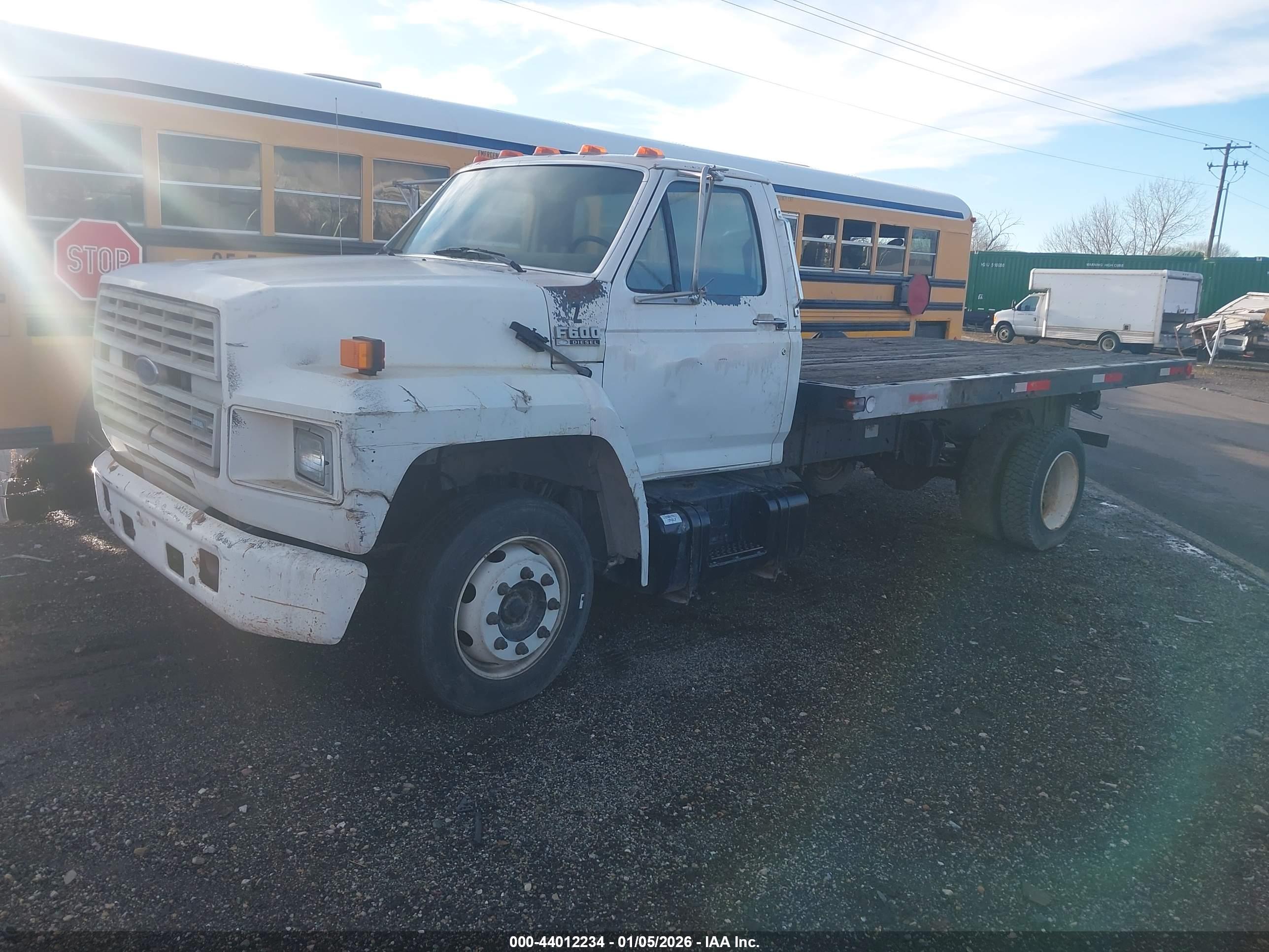 FORD F600 image 2