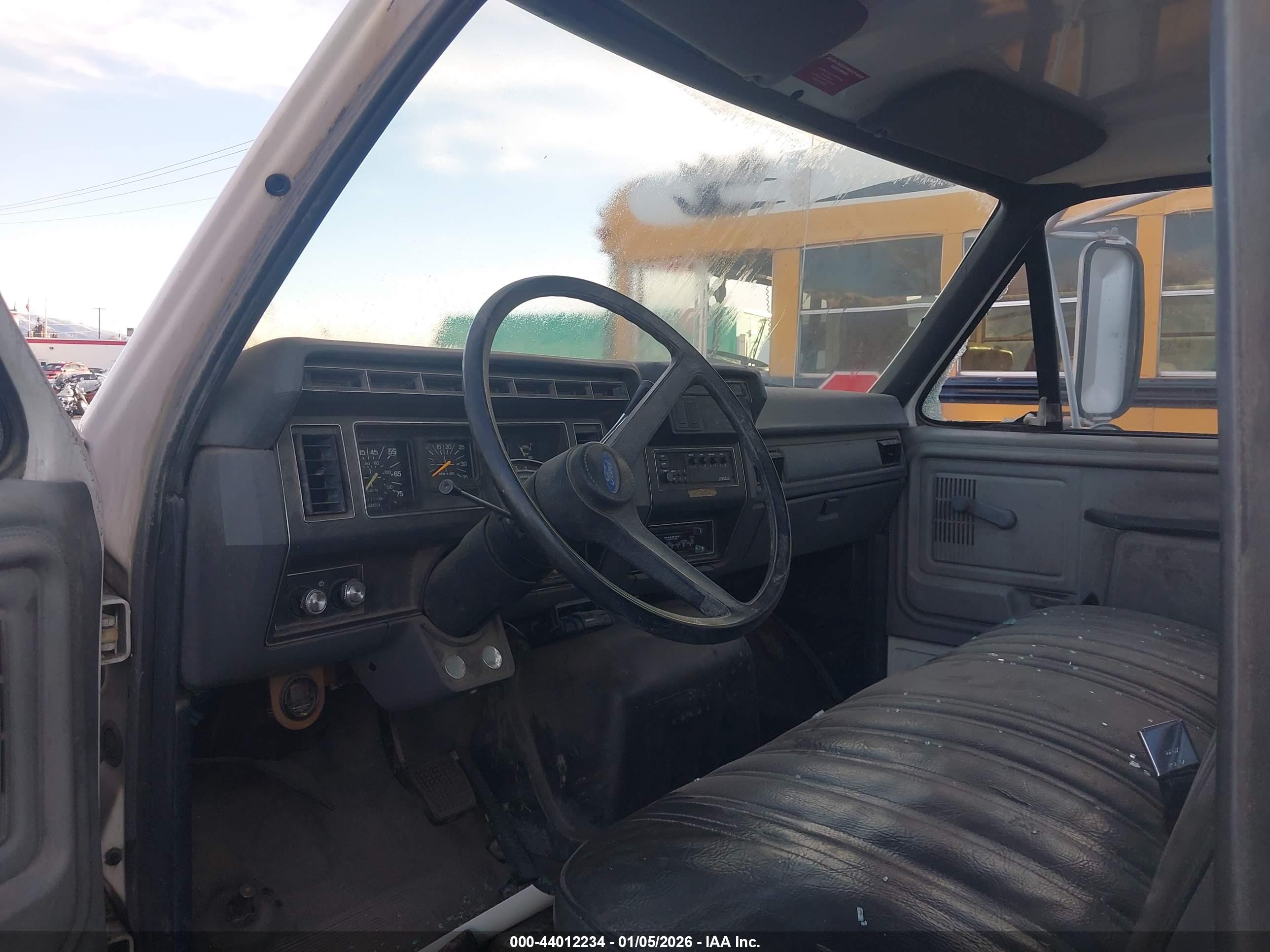 FORD F600 image 7