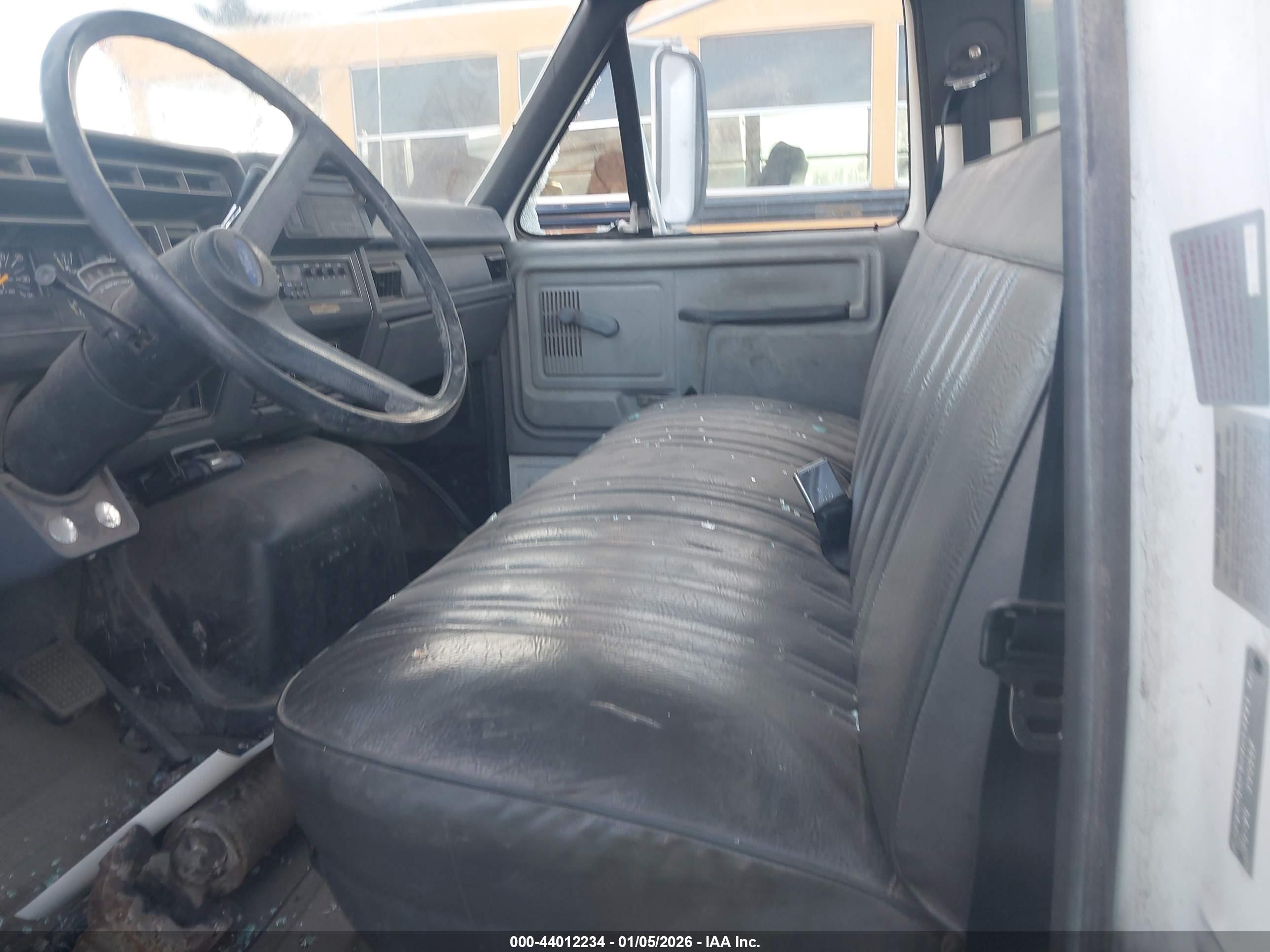 FORD F600 image 8