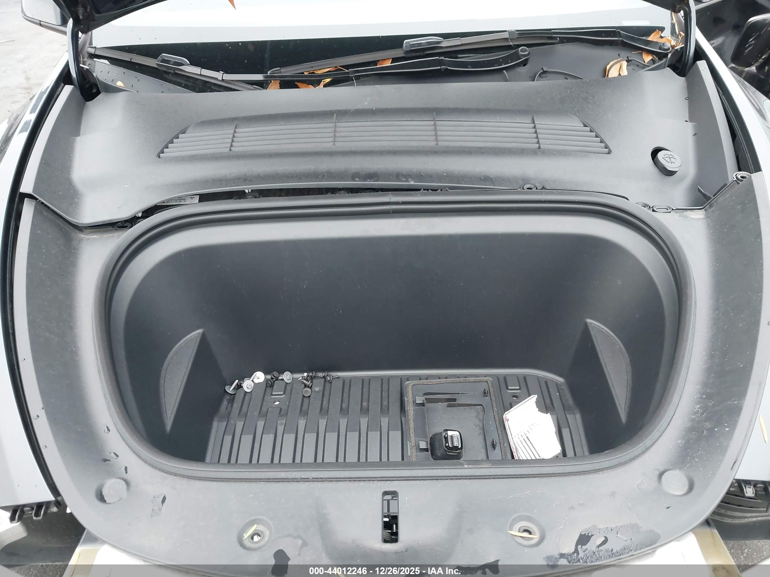 TESLA MODEL image 10