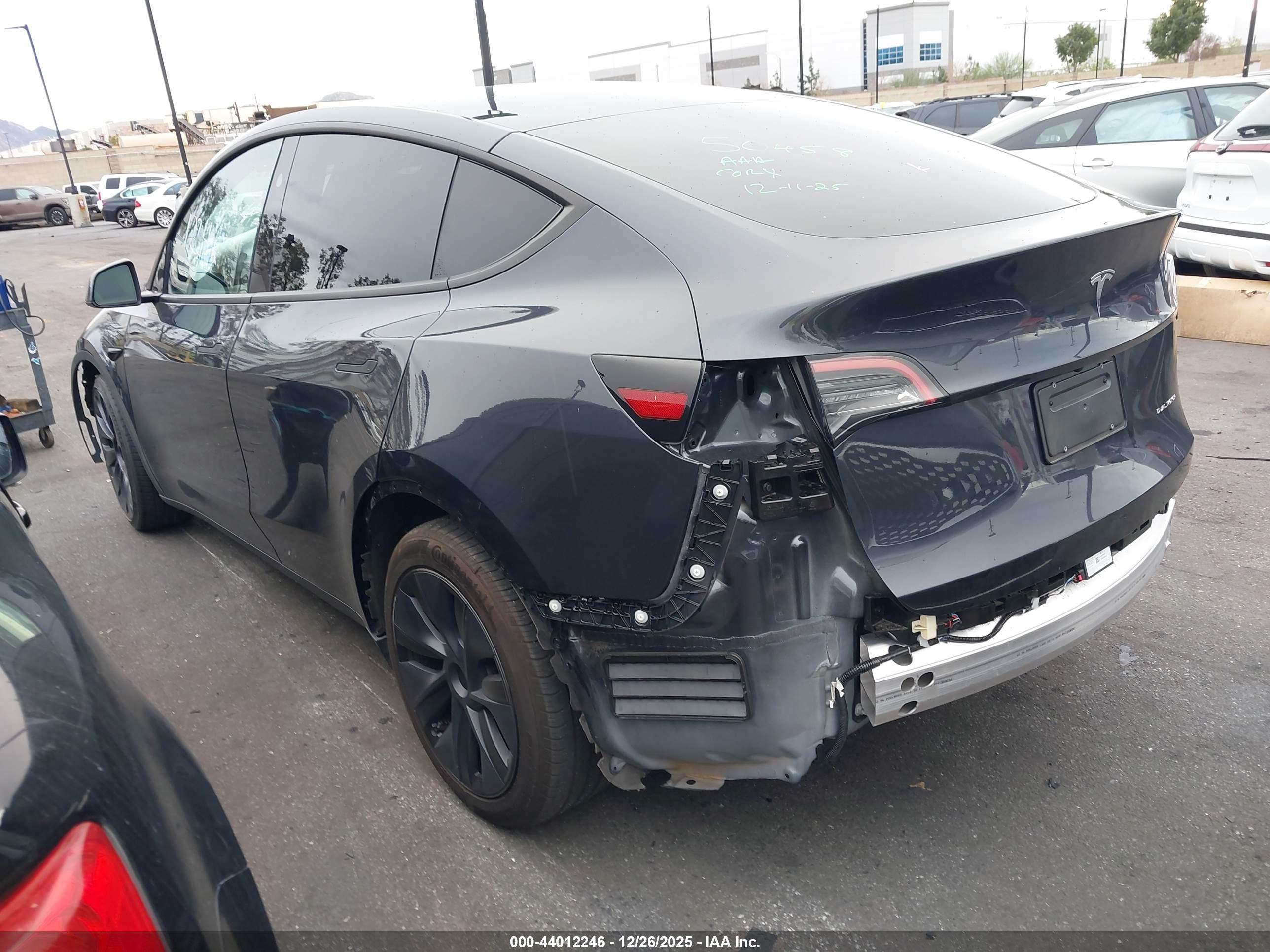 TESLA MODEL image 3