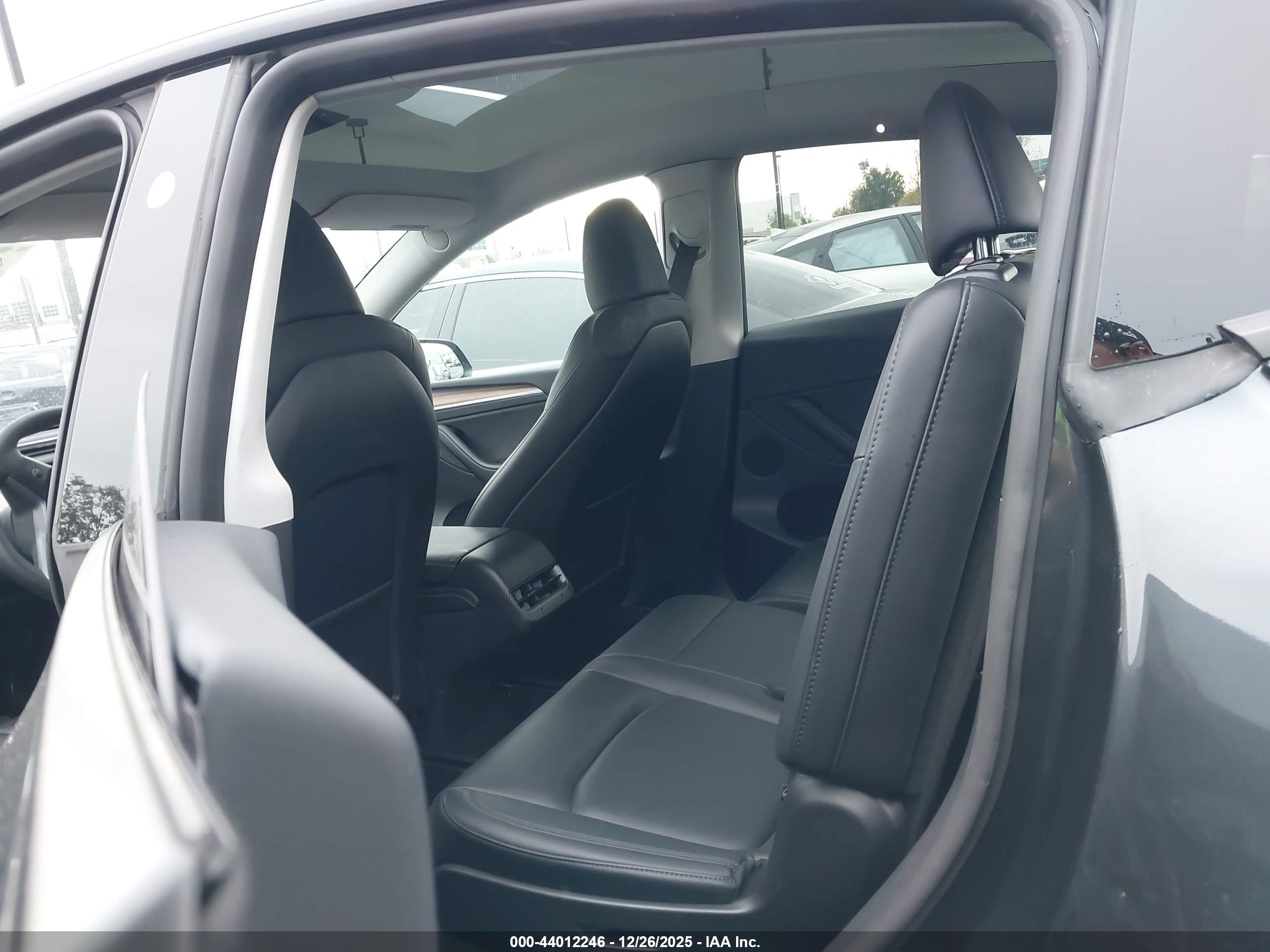TESLA MODEL image 8