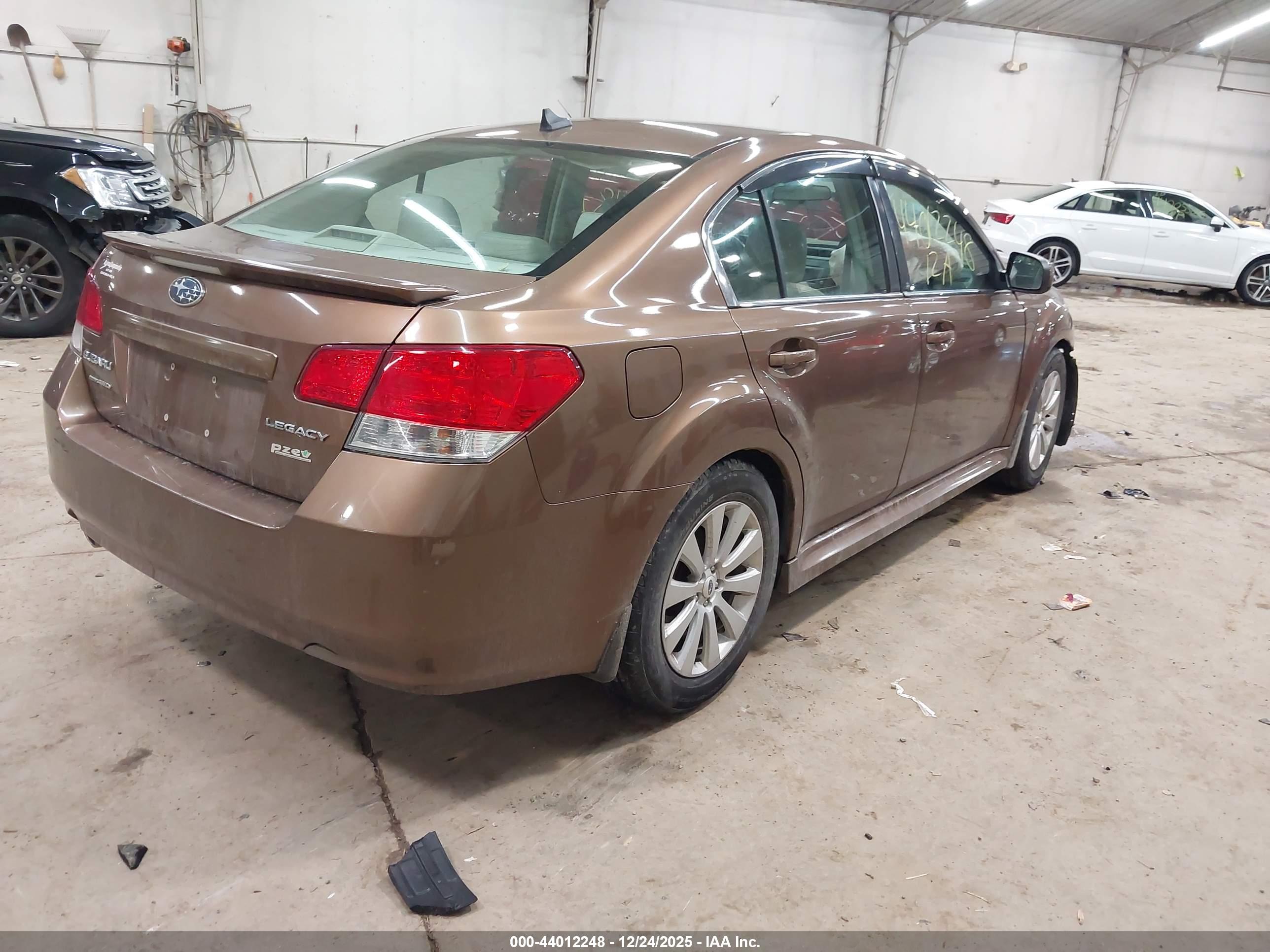 SUBARU LEGACY image 4