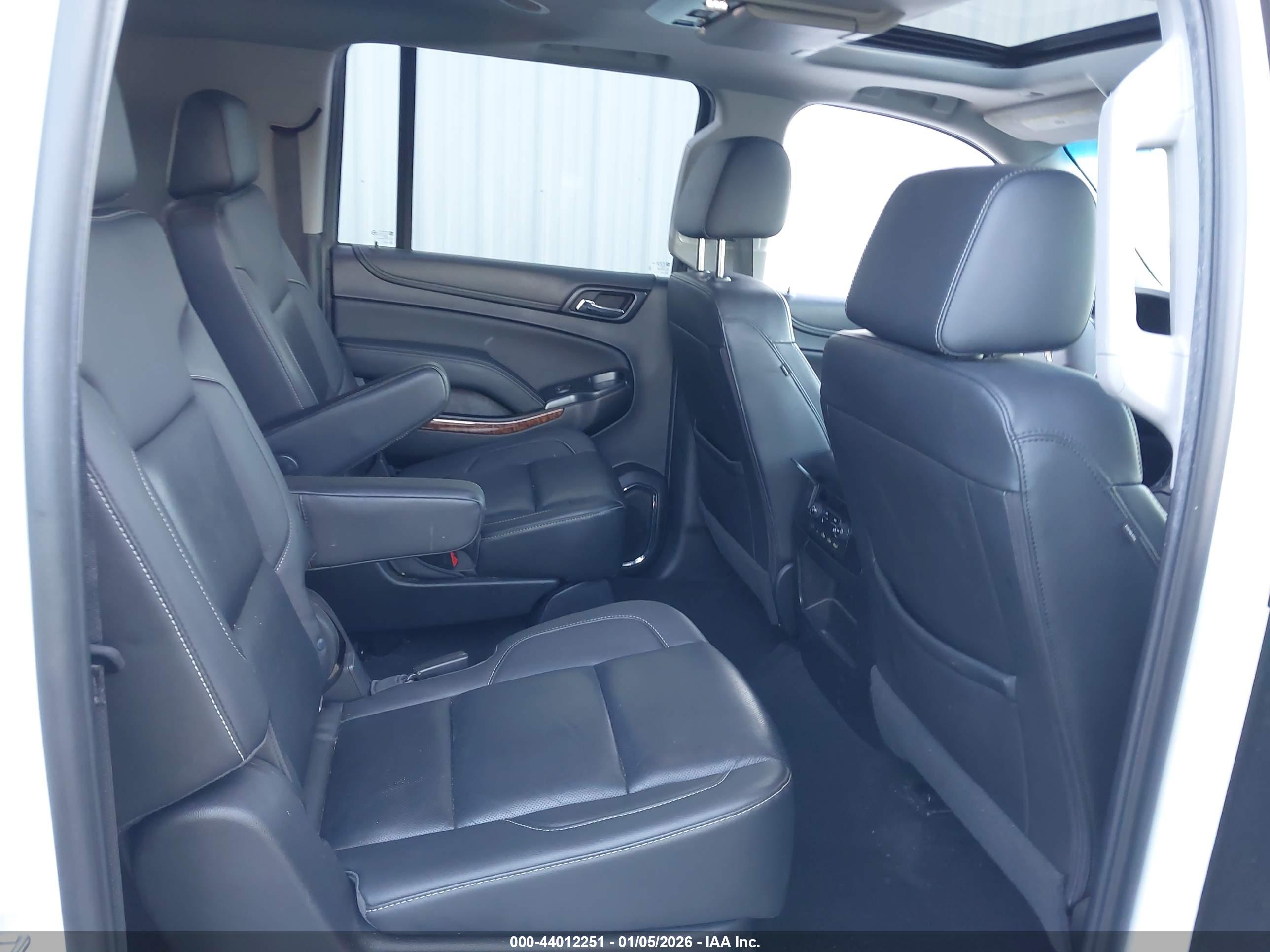 CHEVROLET SUBURBAN image 8