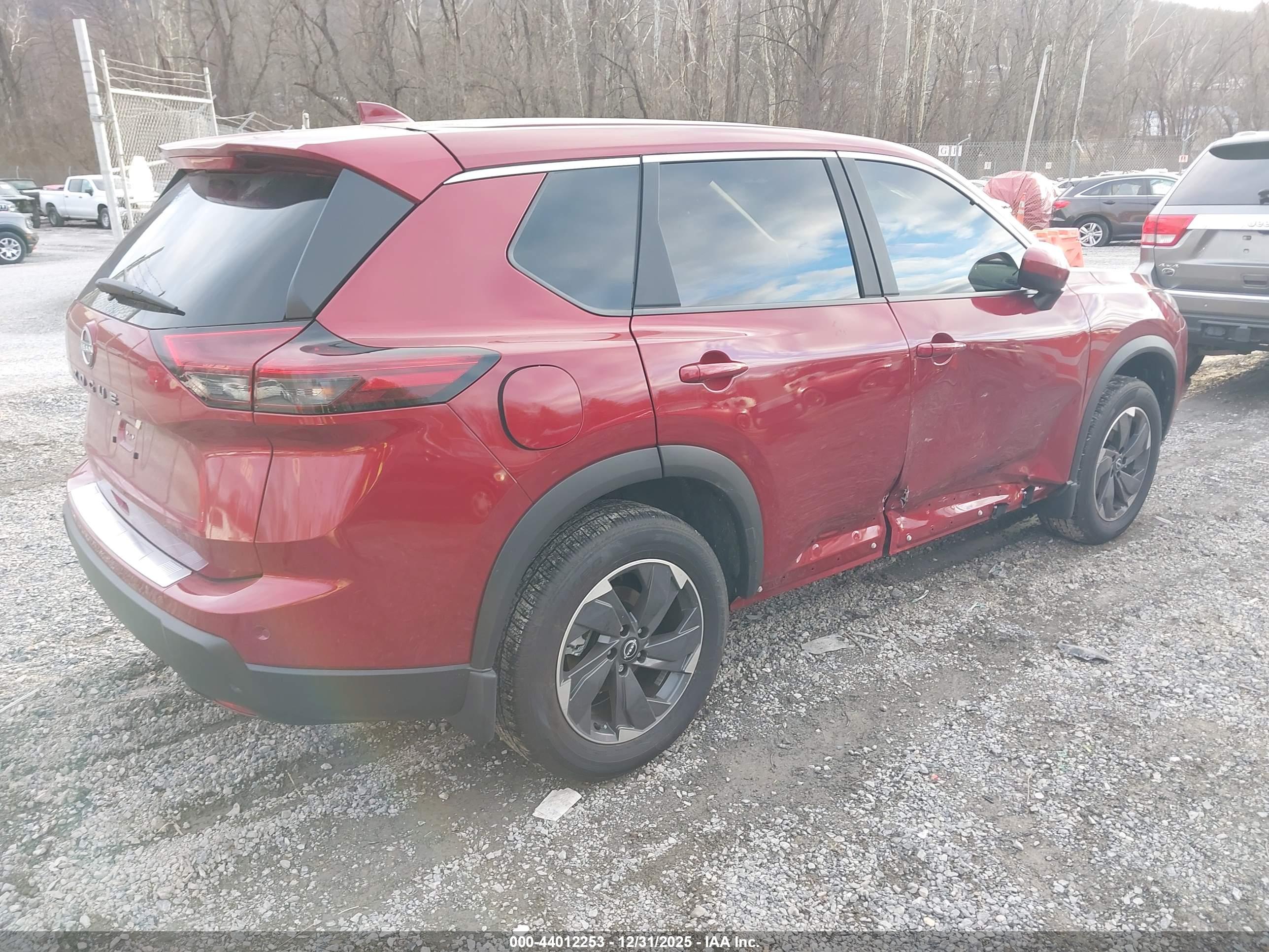 NISSAN ROGUE image 4