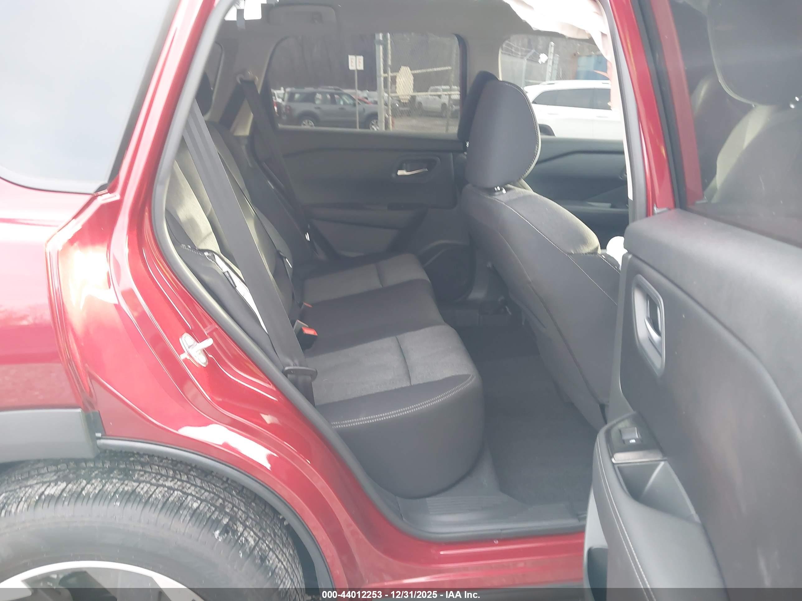 NISSAN ROGUE image 8