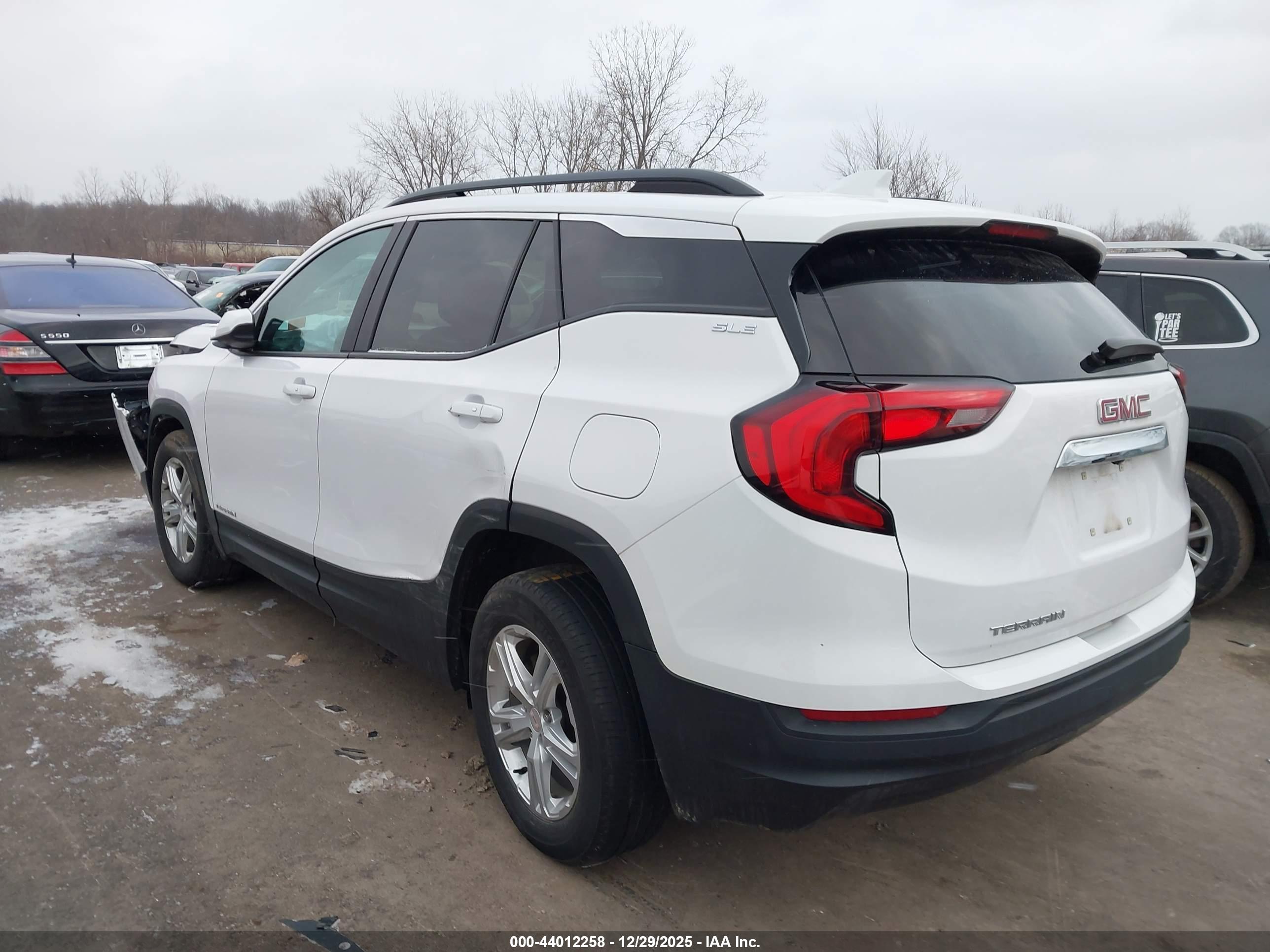 GMC TERRAIN image 3