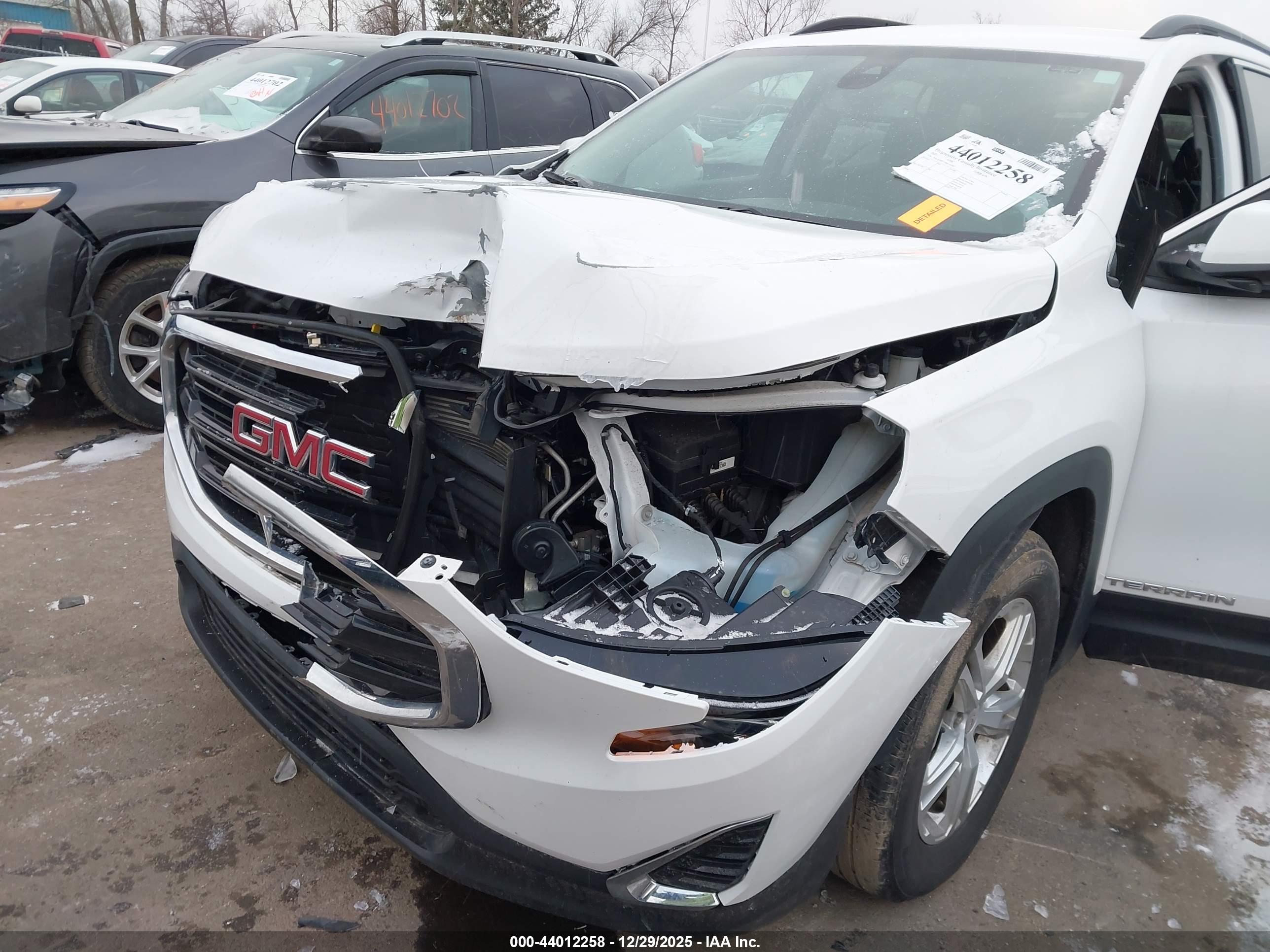 GMC TERRAIN image 6