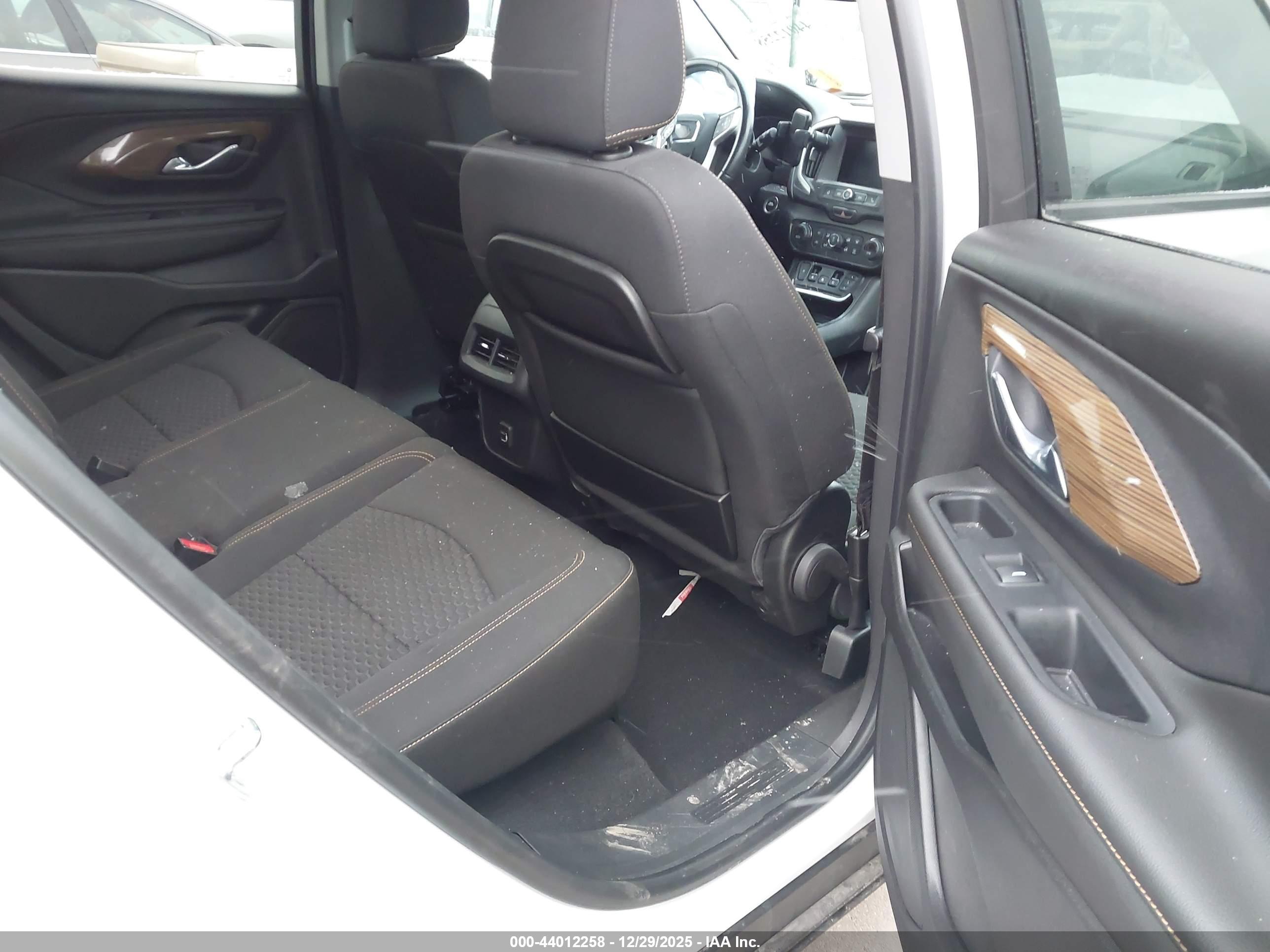 GMC TERRAIN image 8