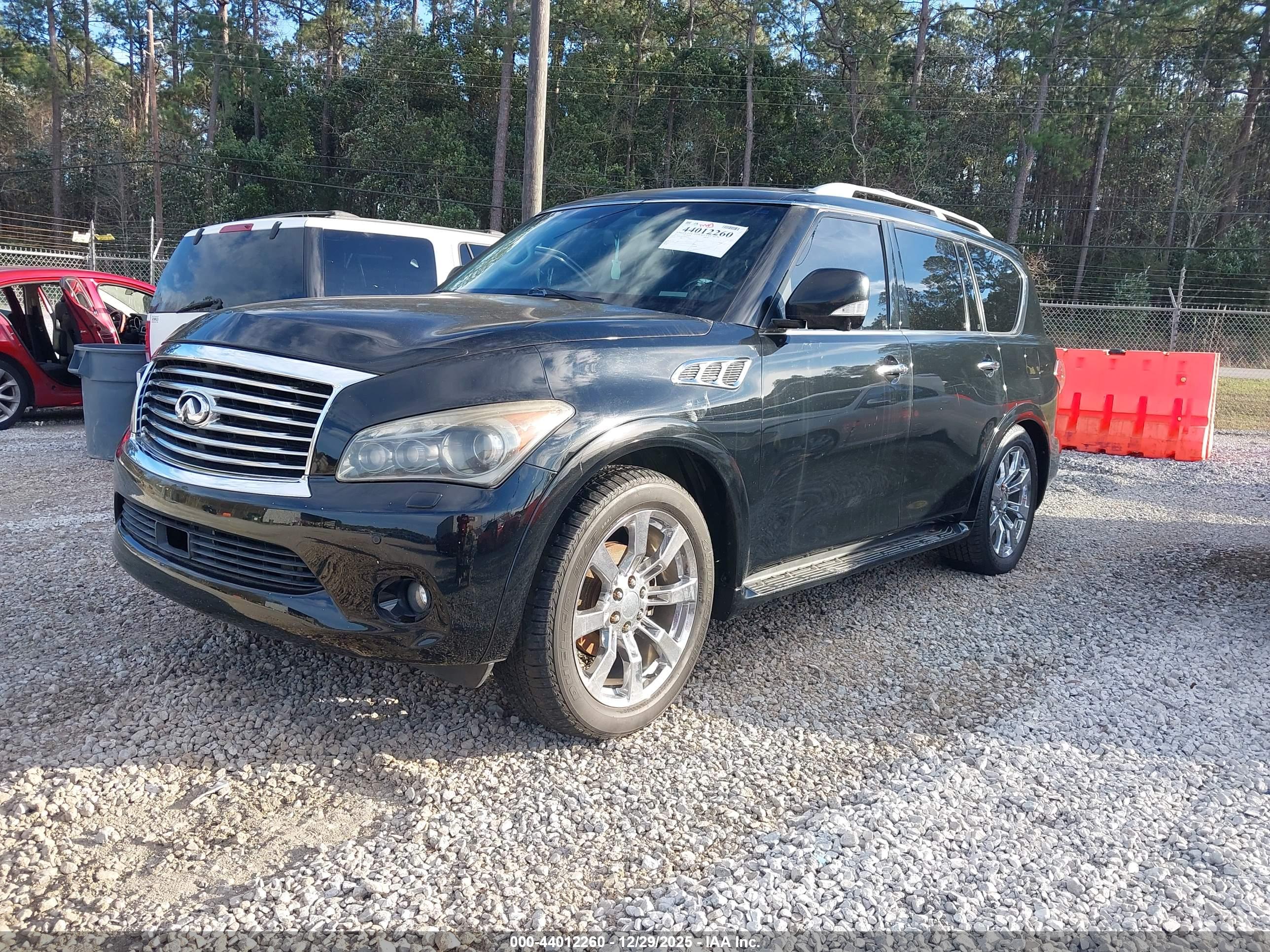 INFINITI QX56 image 2