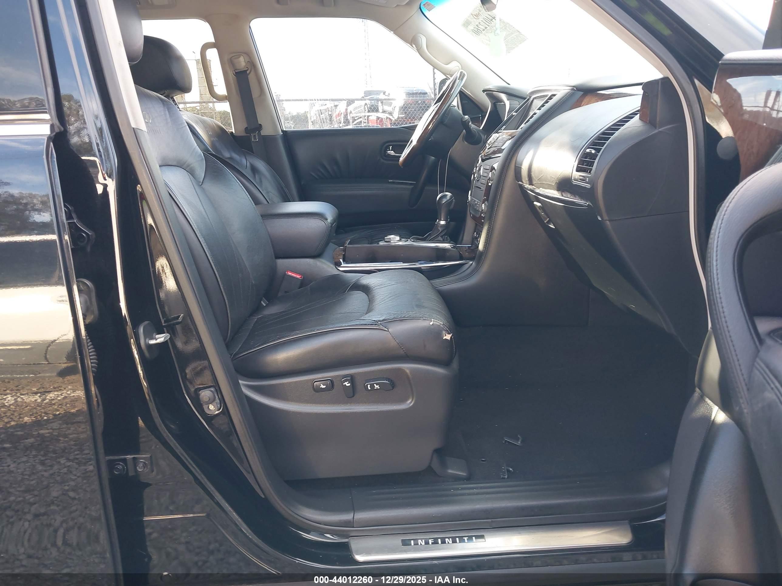 INFINITI QX56 image 5