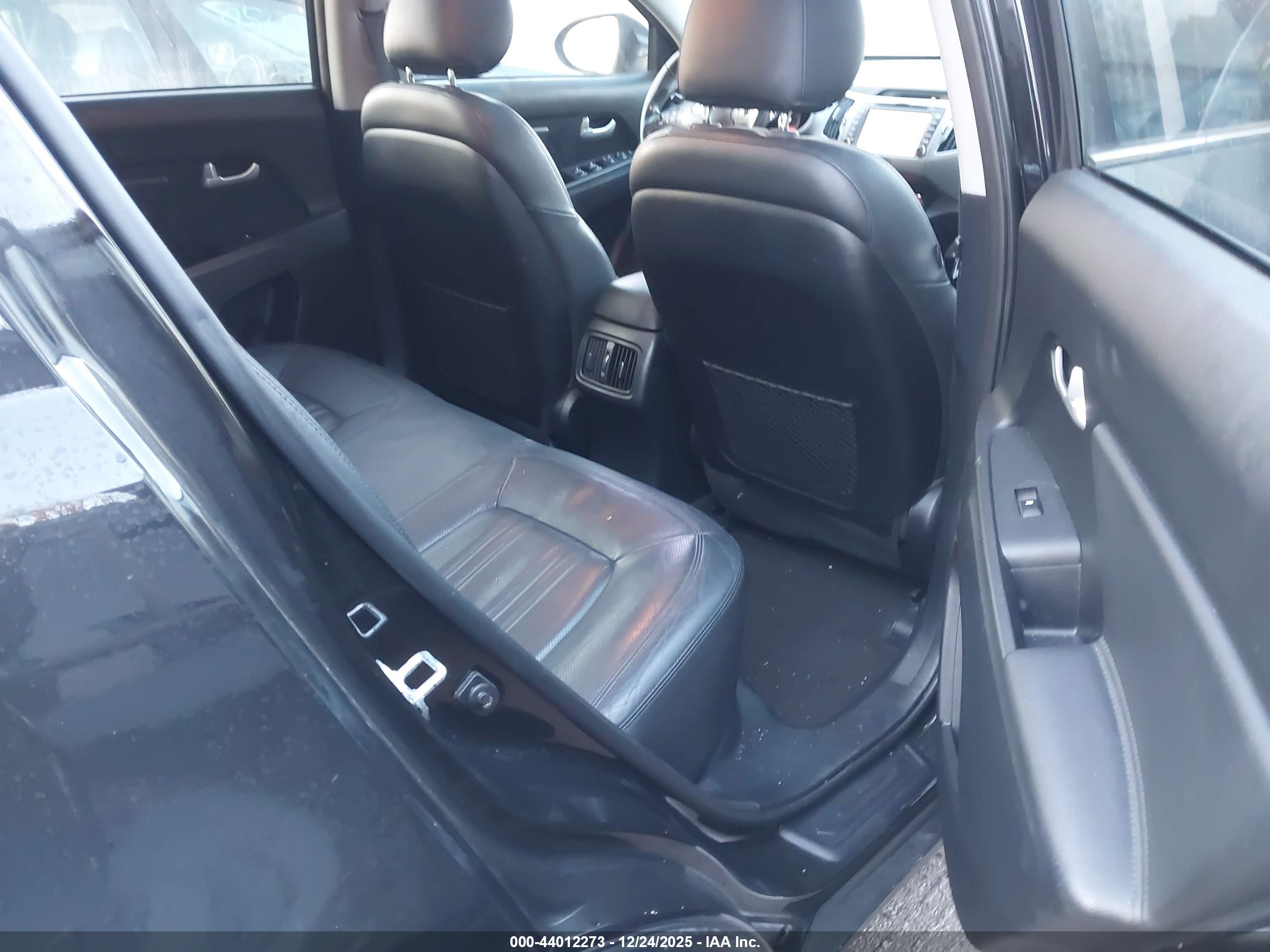 KIA SPORTAGE image 8
