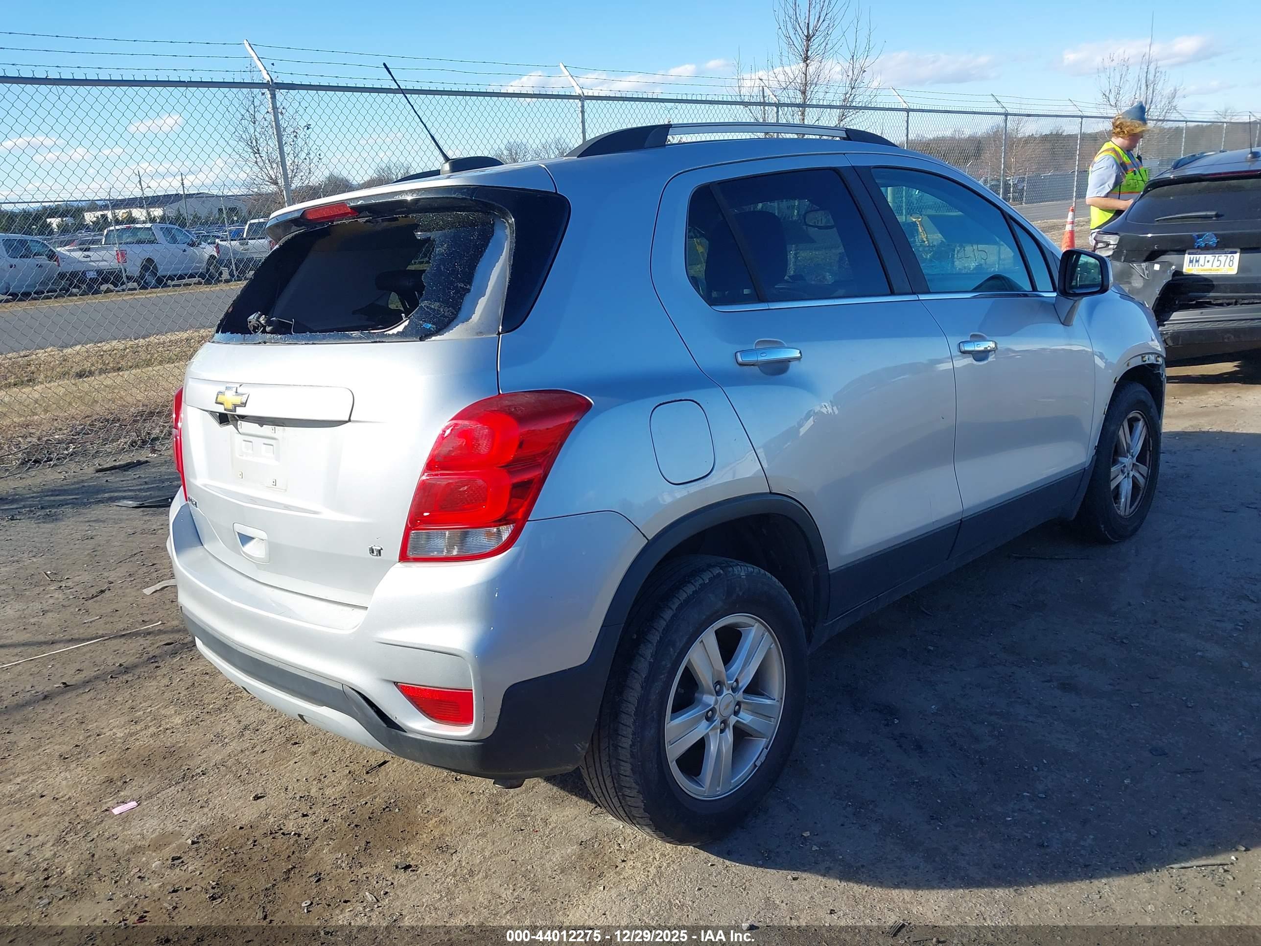 CHEVROLET TRAX image 4