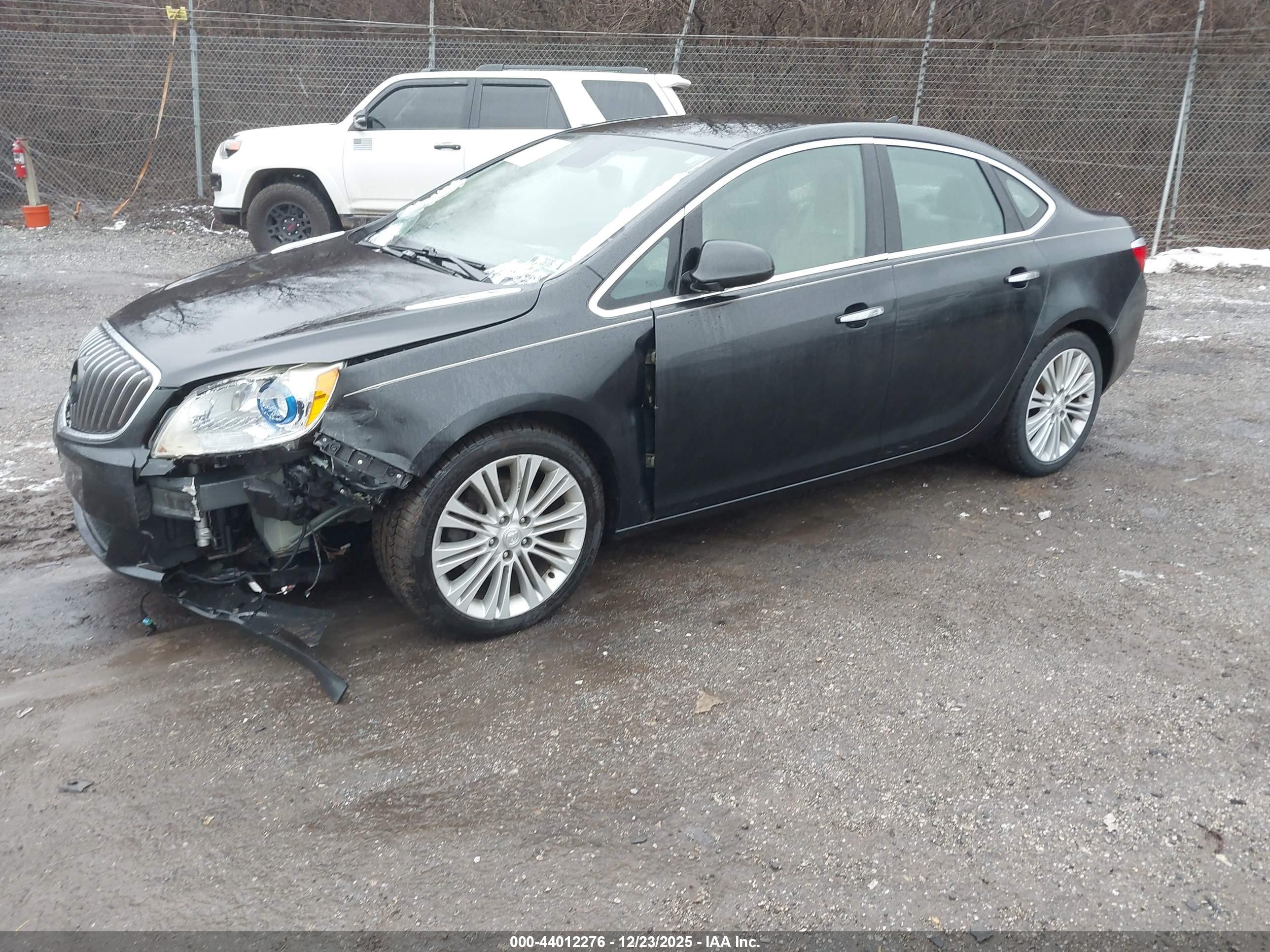BUICK VERANO image 2