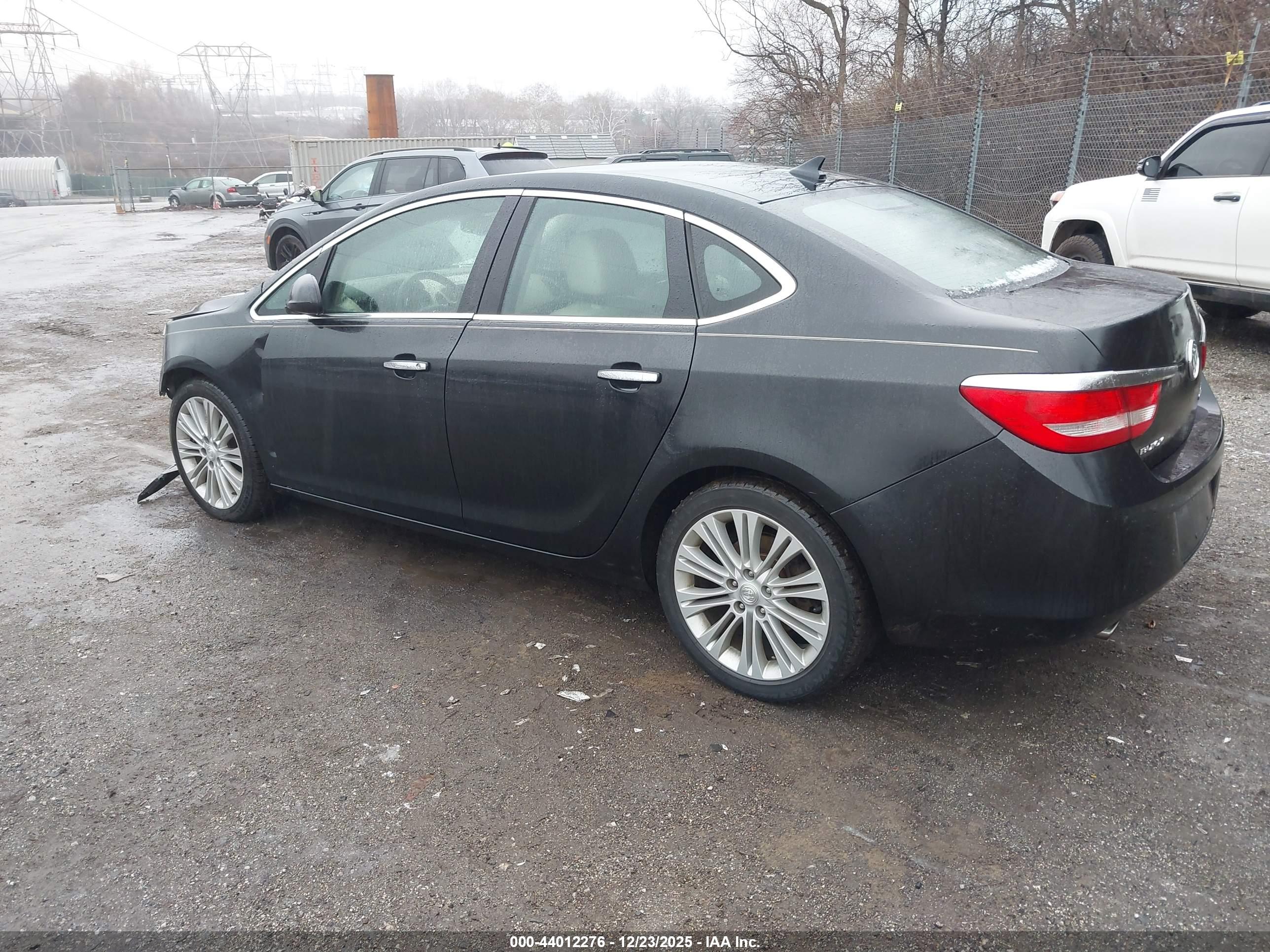 BUICK VERANO image 3