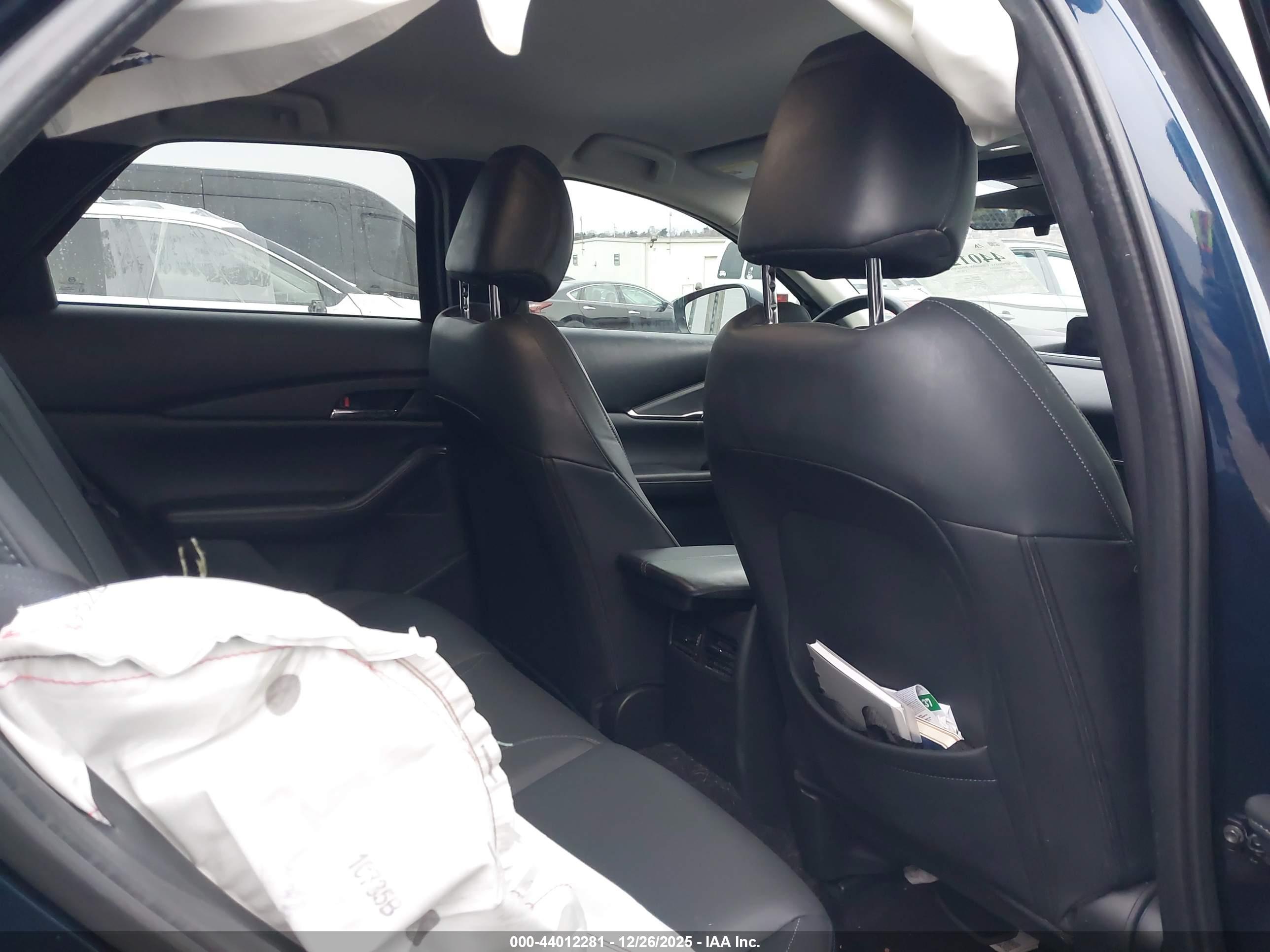 MAZDA CX-30 image 8