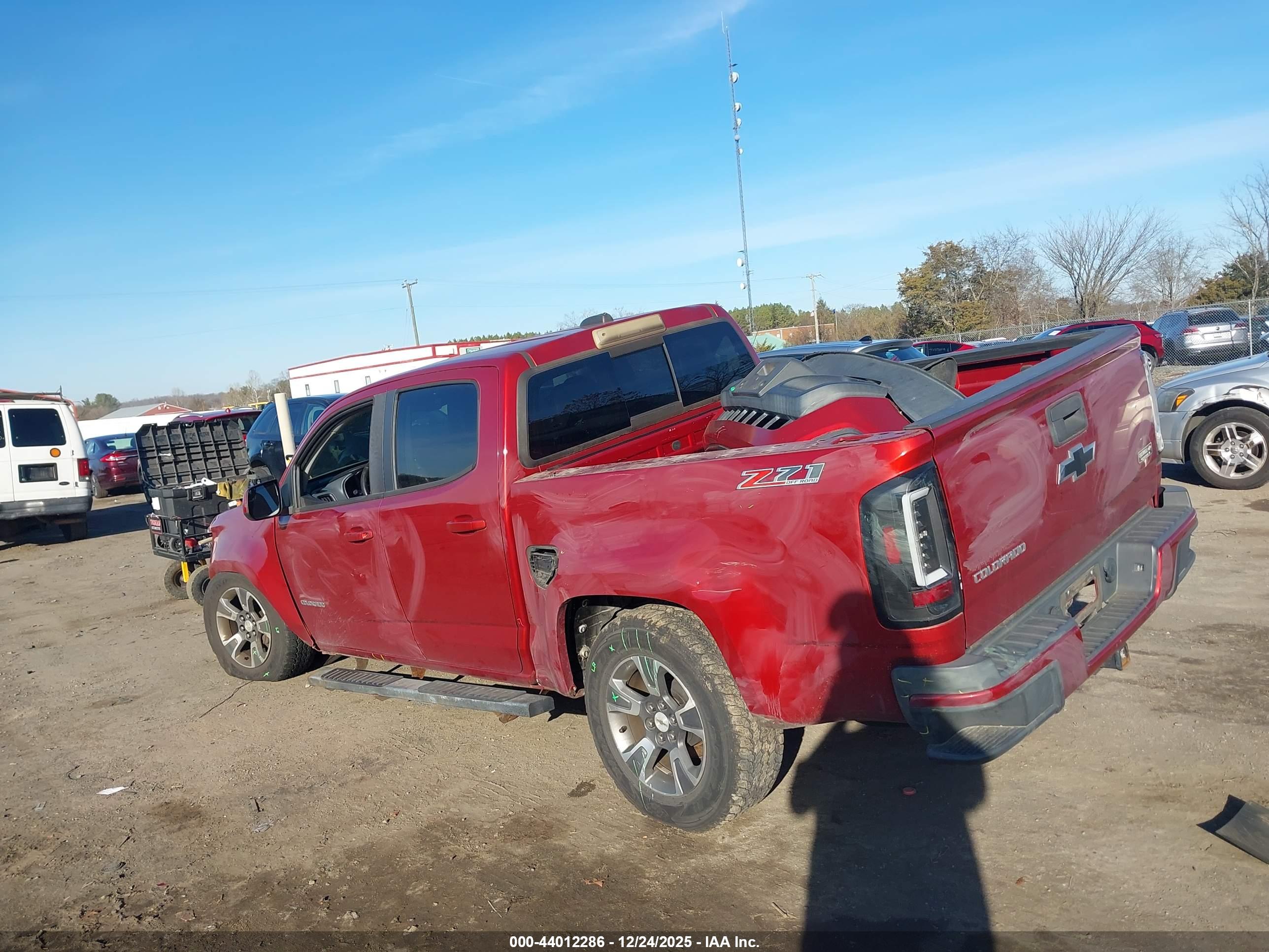 CHEVROLET COLORADO image 3
