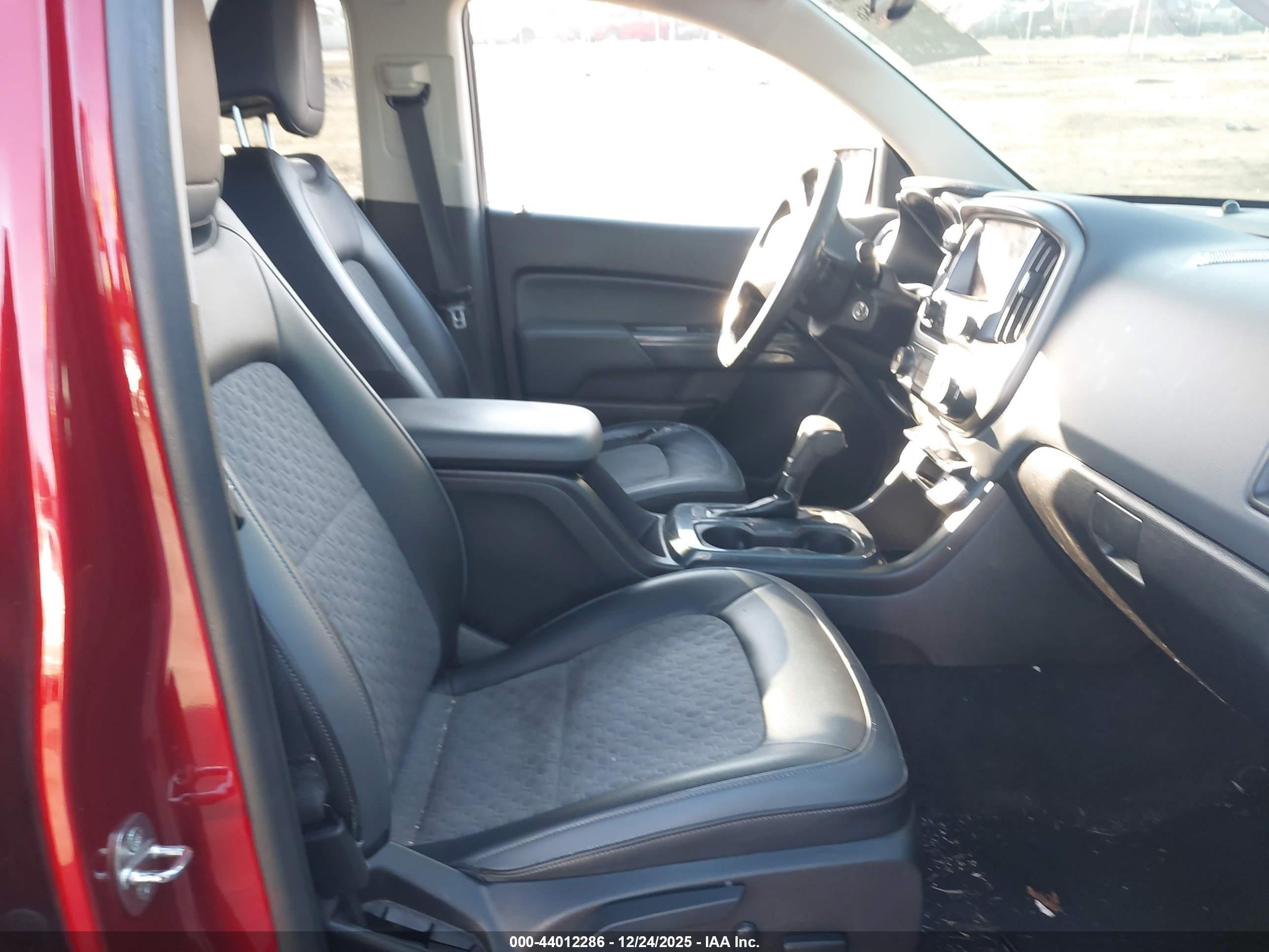 CHEVROLET COLORADO image 5