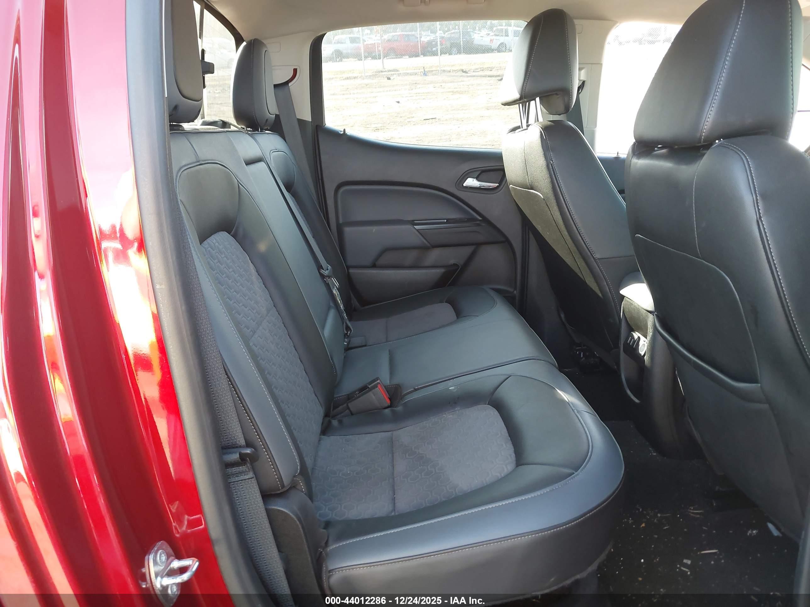 CHEVROLET COLORADO image 8