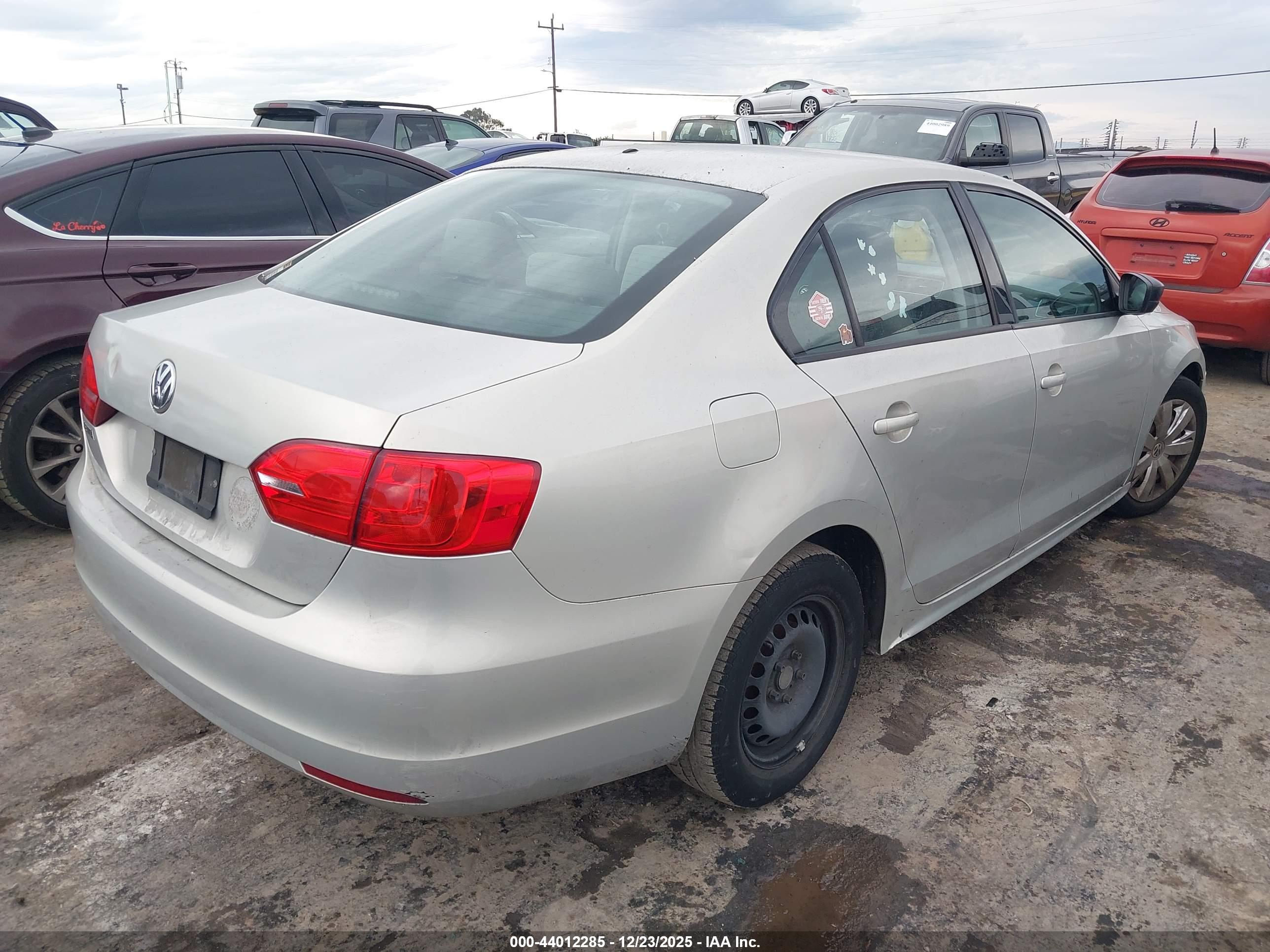 VOLKSWAGEN JETTA image 4