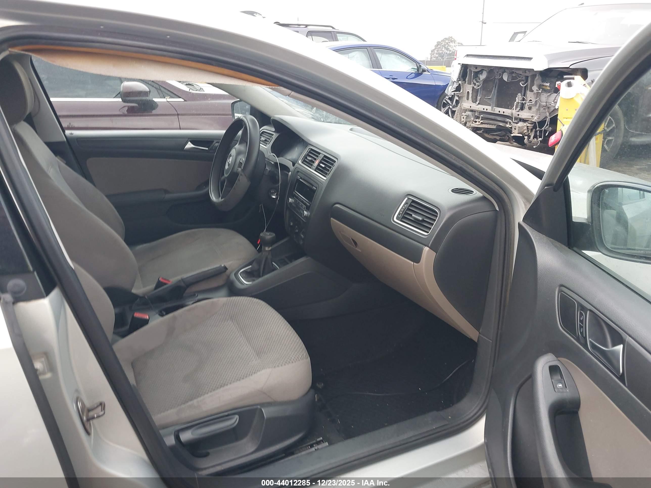 VOLKSWAGEN JETTA image 5