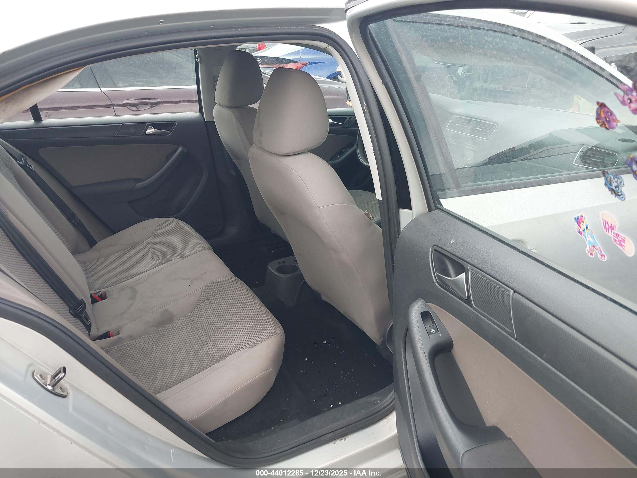 VOLKSWAGEN JETTA image 8