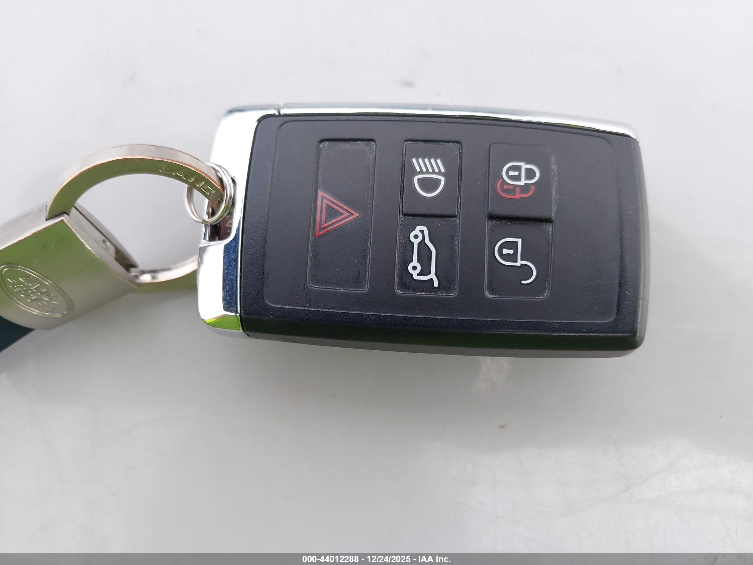 LAND ROVER image 11