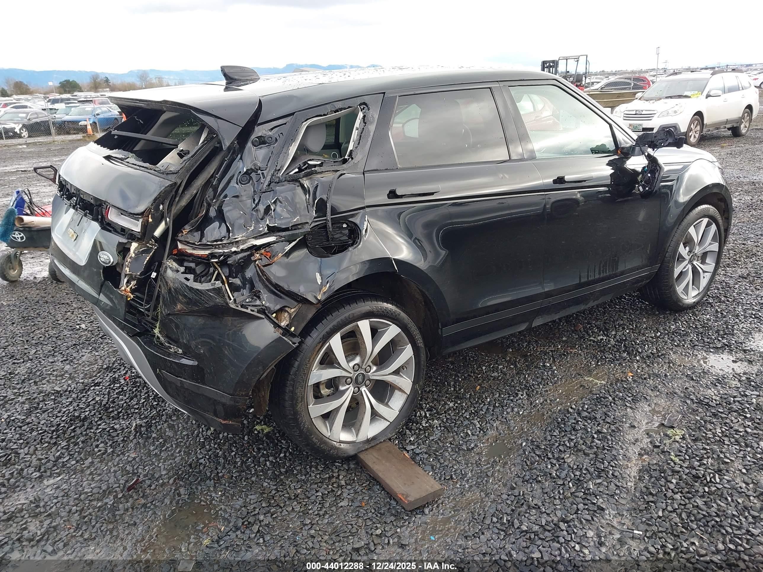 LAND ROVER image 4