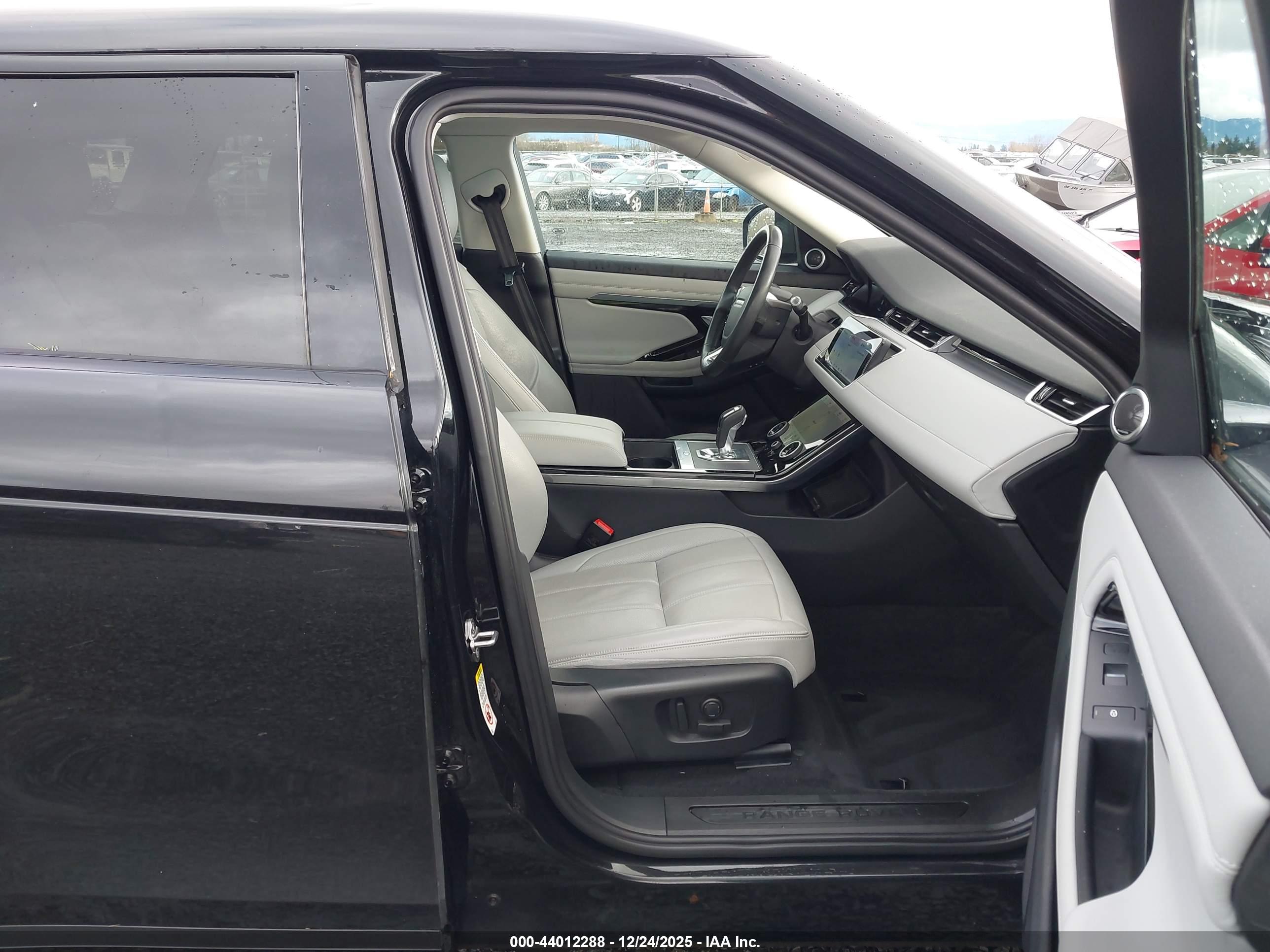 LAND ROVER image 5