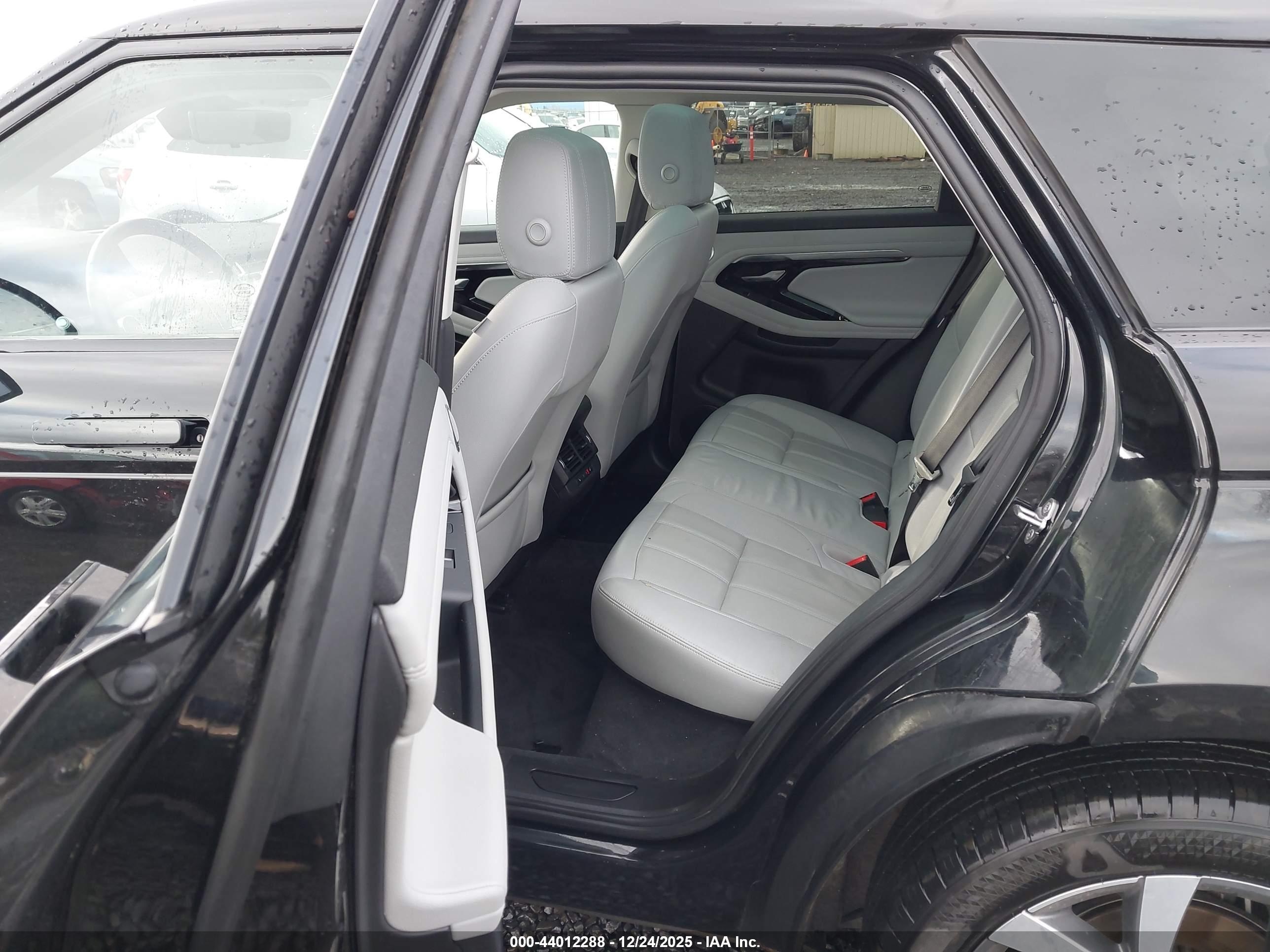 LAND ROVER image 8