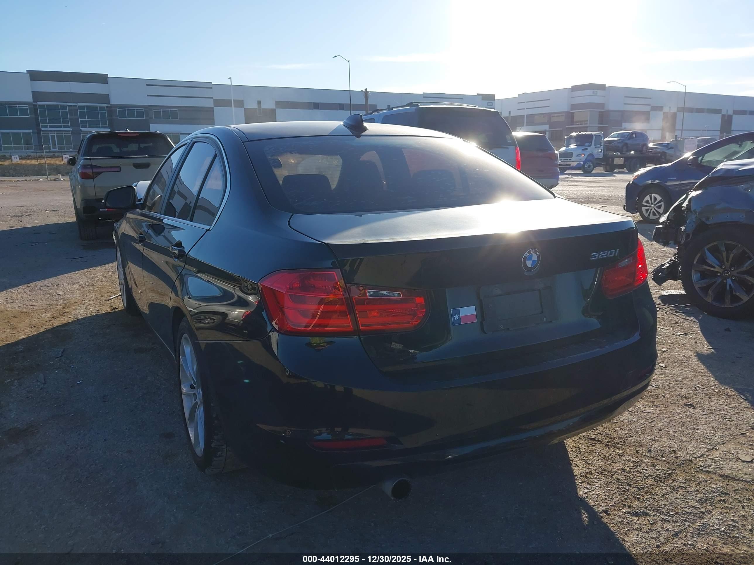 BMW 320I image 3