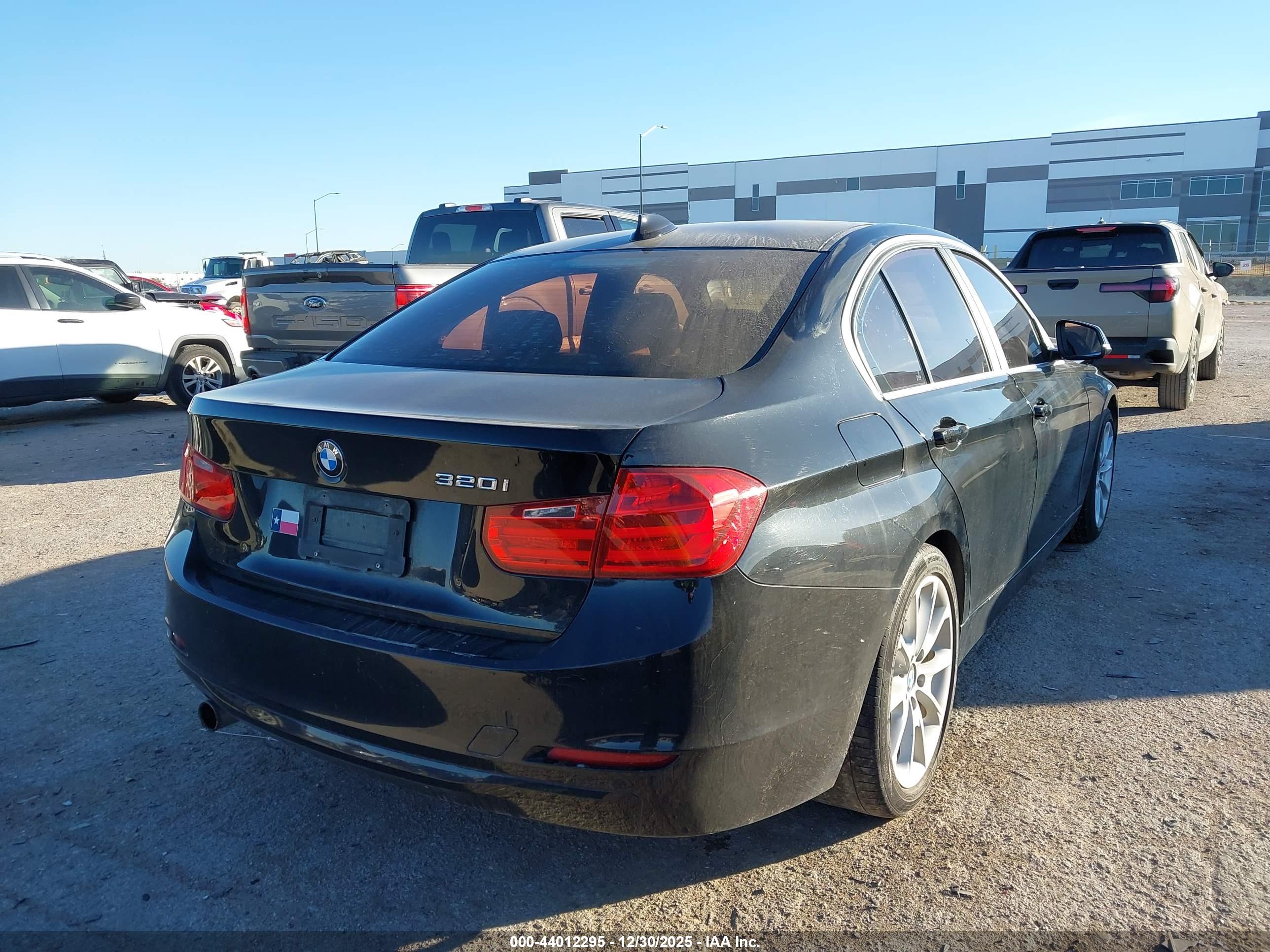 BMW 320I image 4